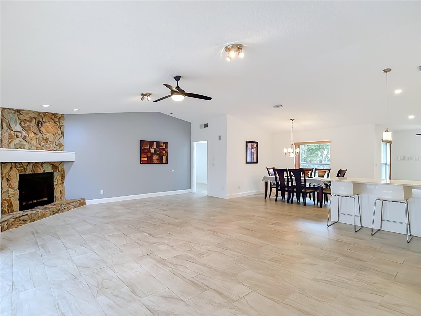5118 BRYNN MAWR DR