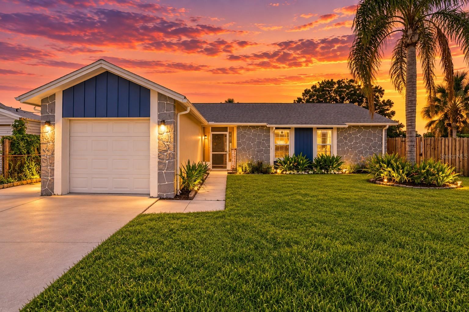 208 FLAMINGO DR