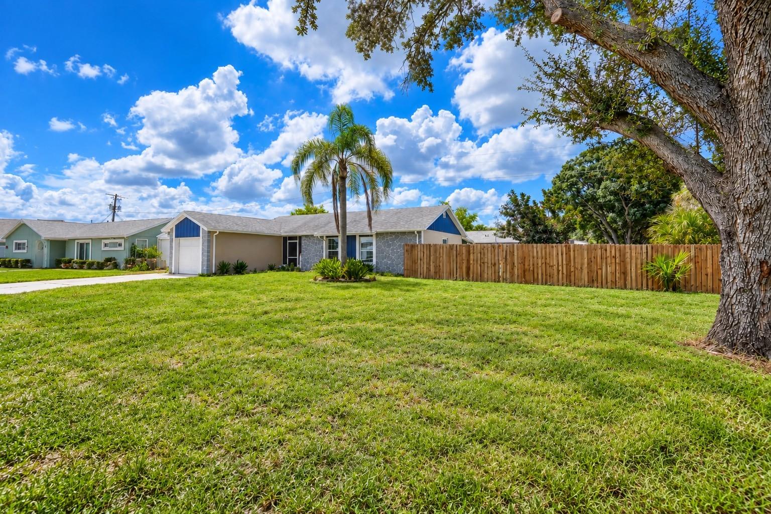208 FLAMINGO DR