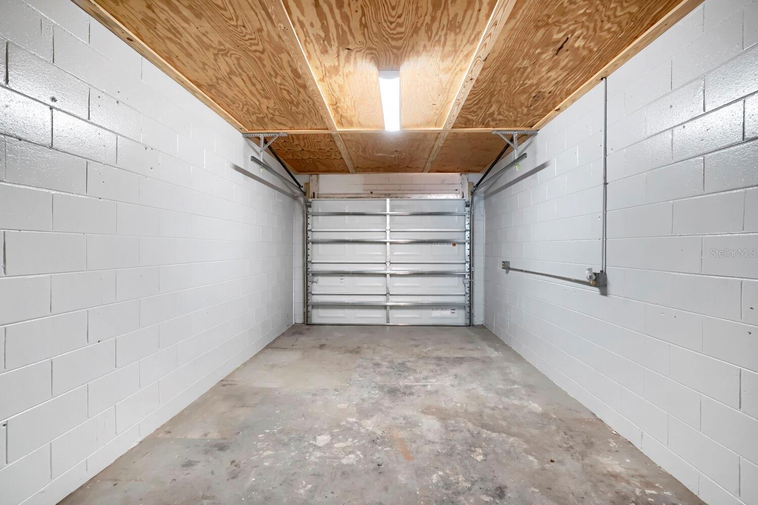 208 FLAMINGO DR