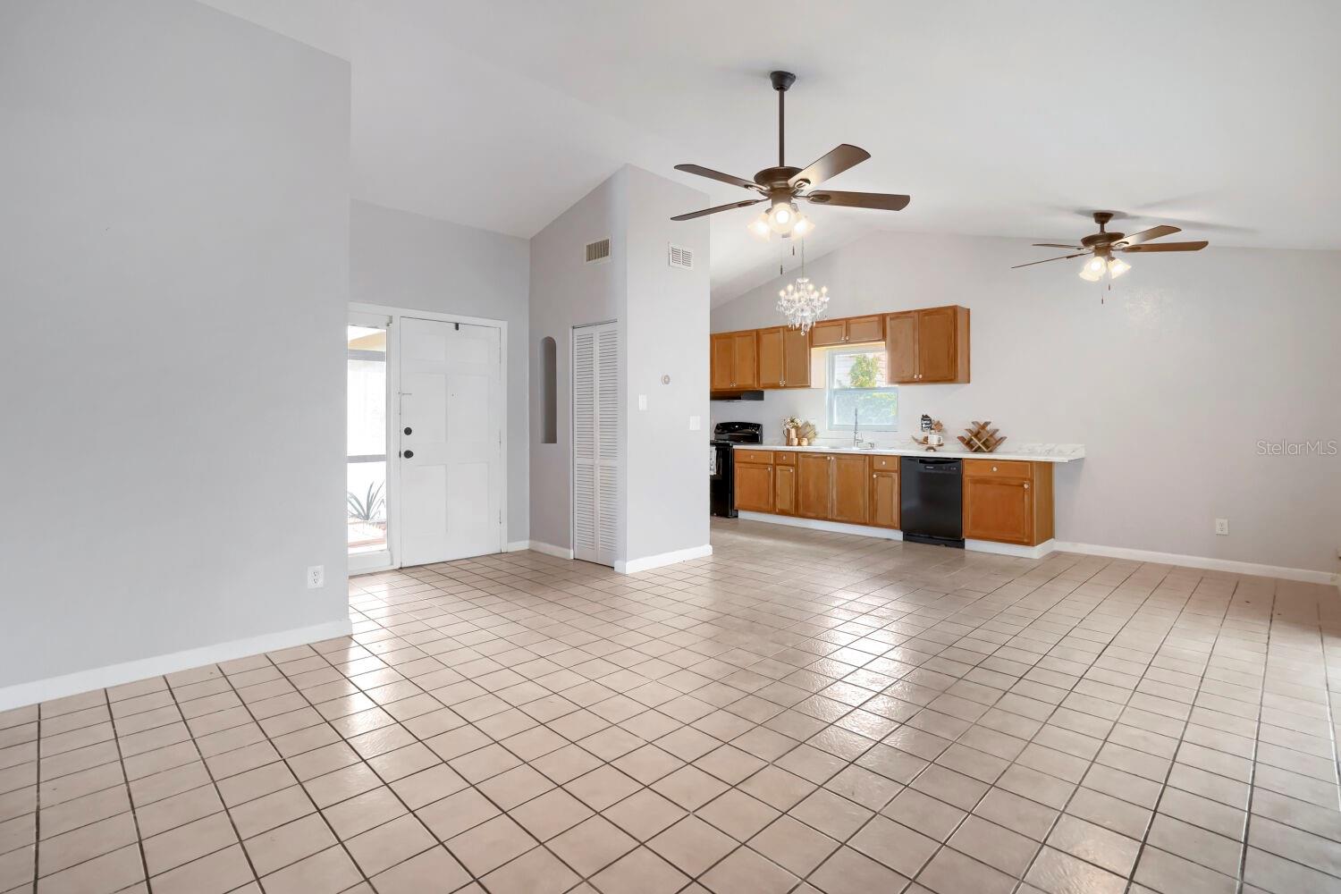 208 FLAMINGO DR