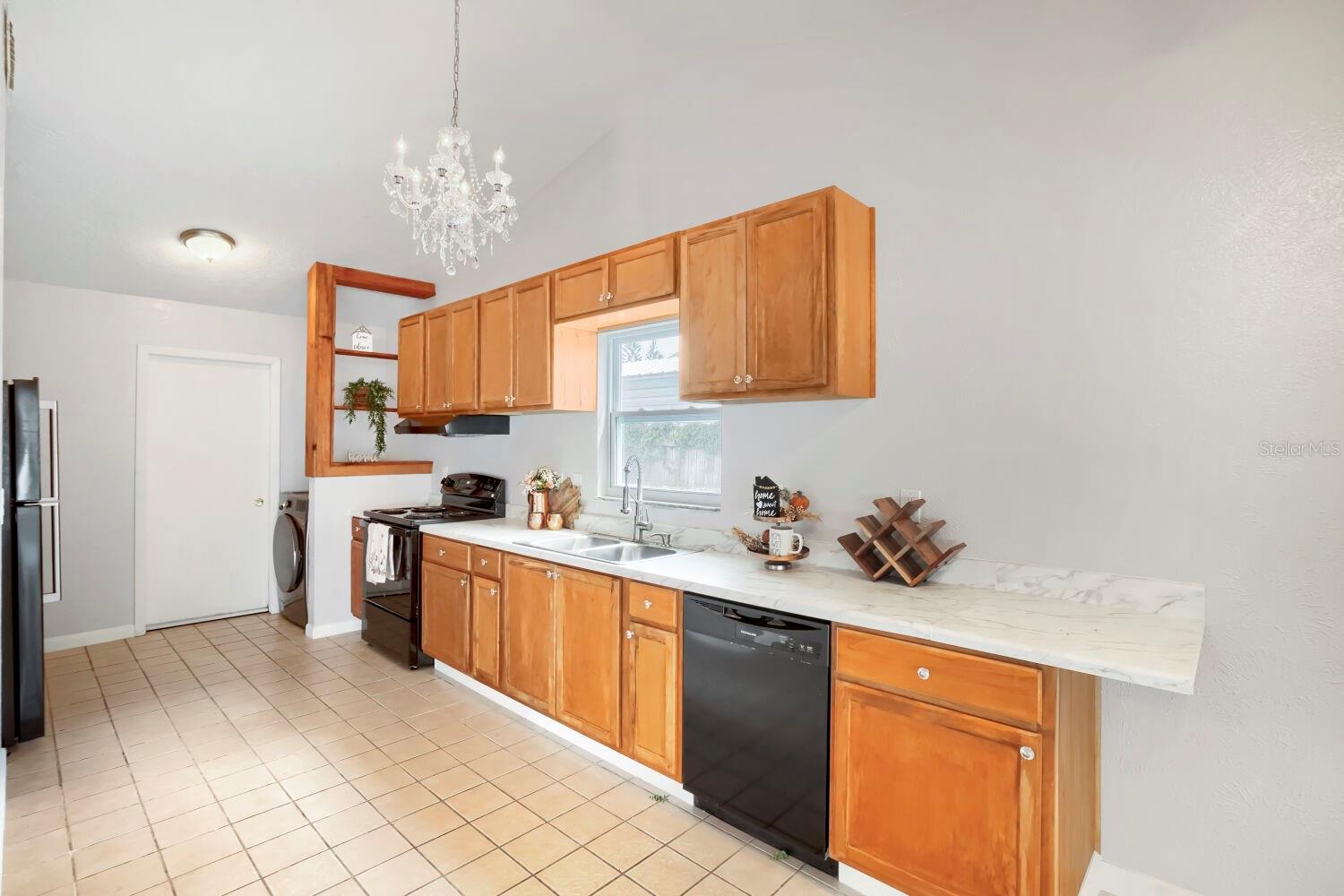 208 FLAMINGO DR