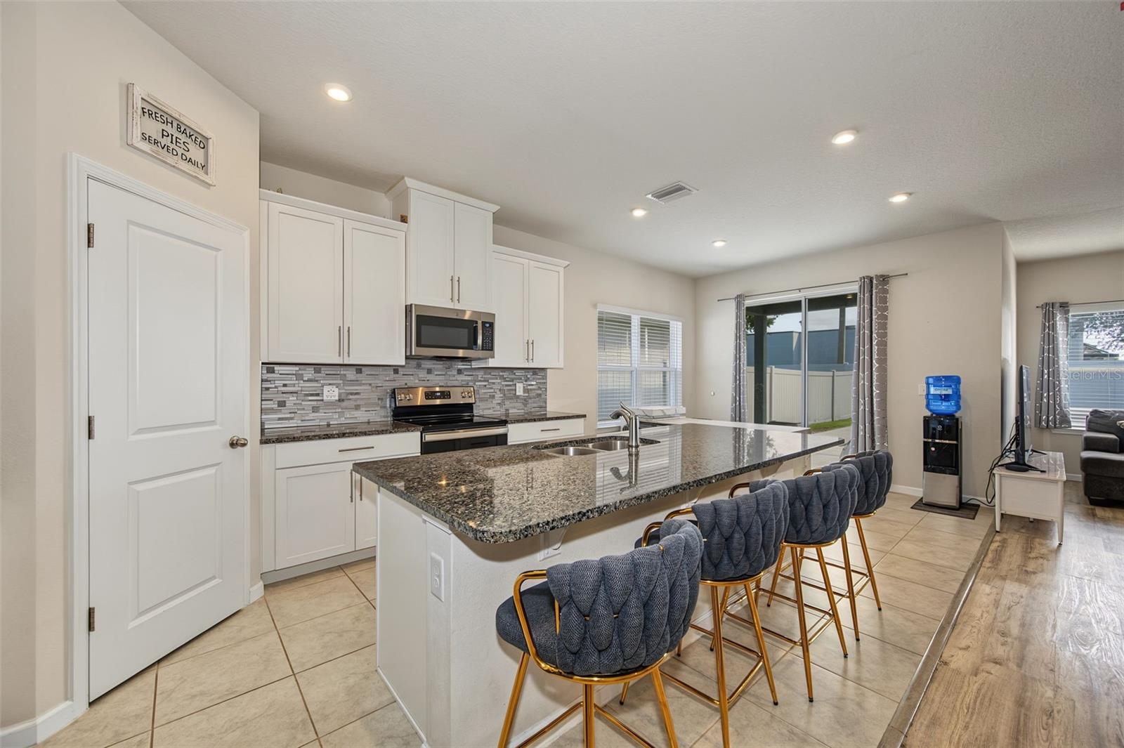 8891 PRAIRIE CREEK DR