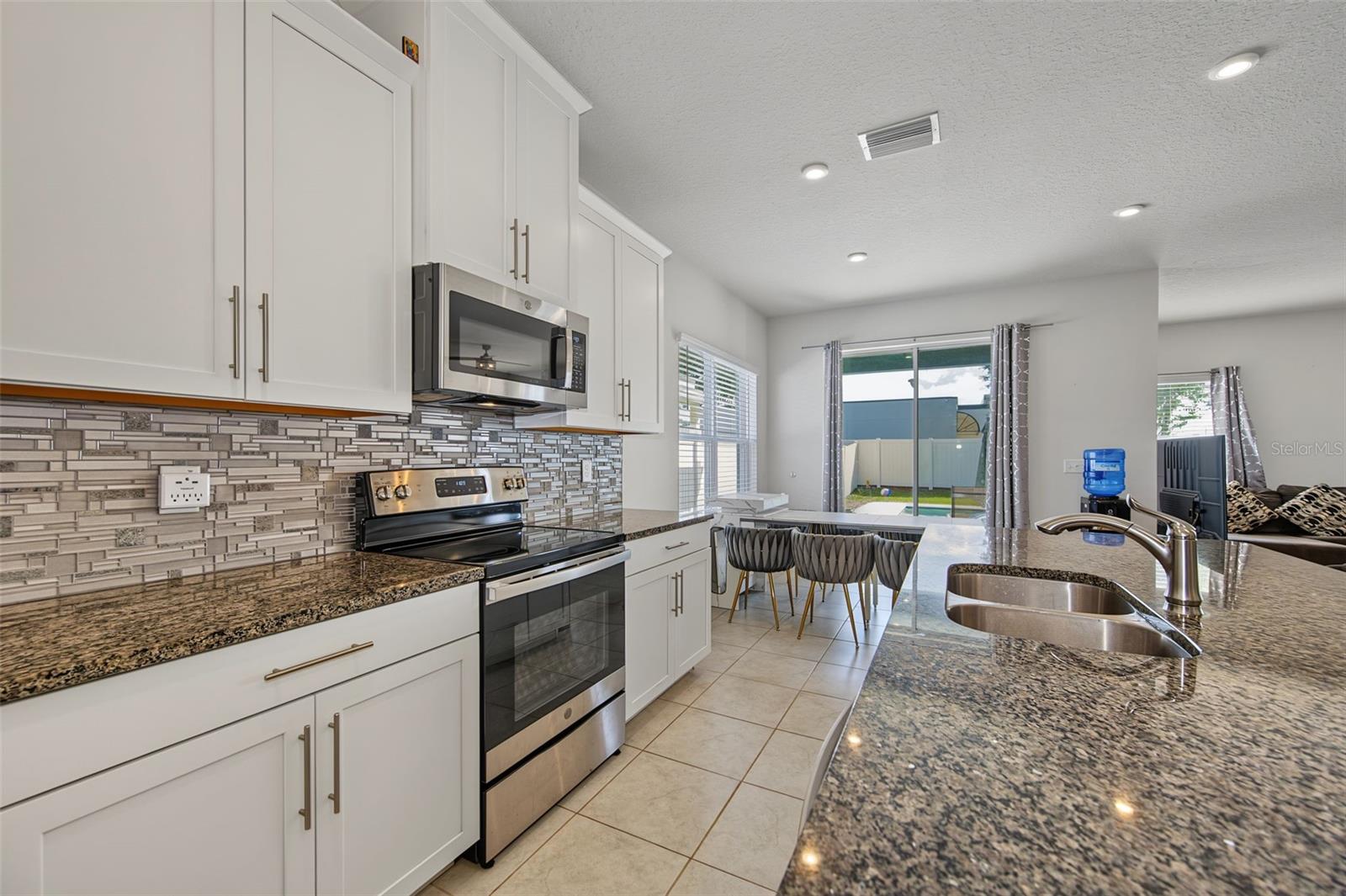 8891 PRAIRIE CREEK DR