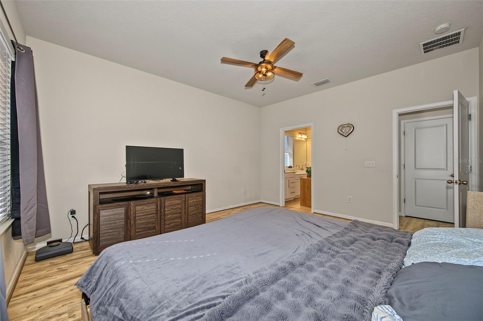 8891 PRAIRIE CREEK DR