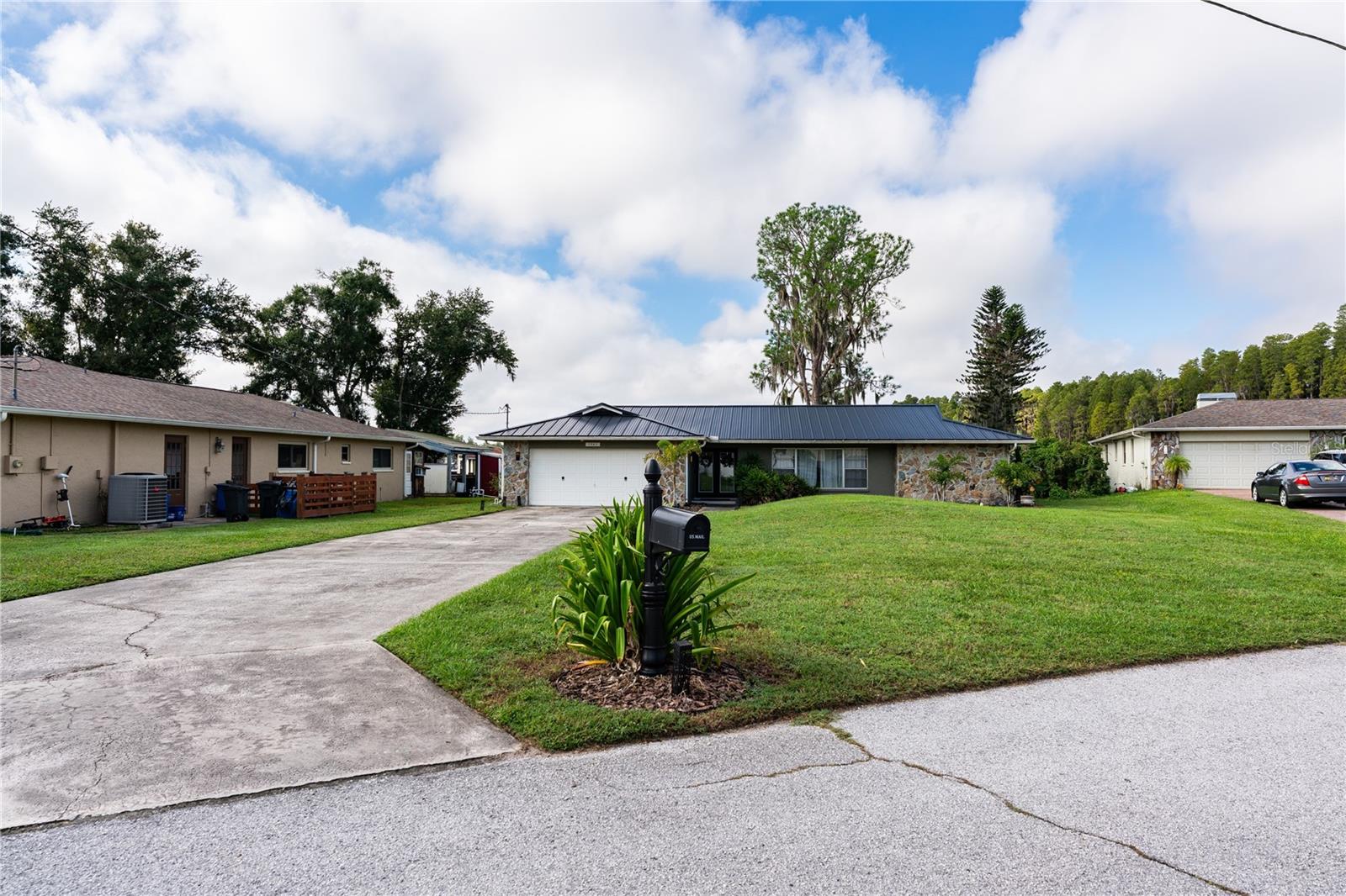2963 LAKE SAXON DR