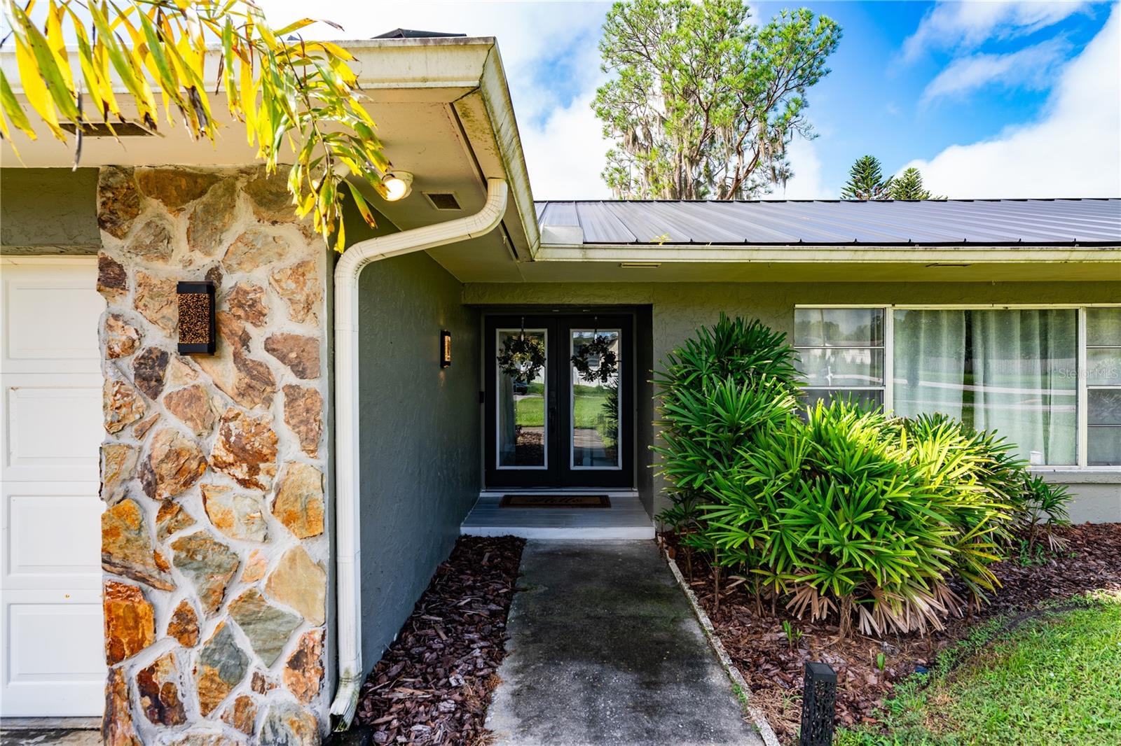2963 LAKE SAXON DR