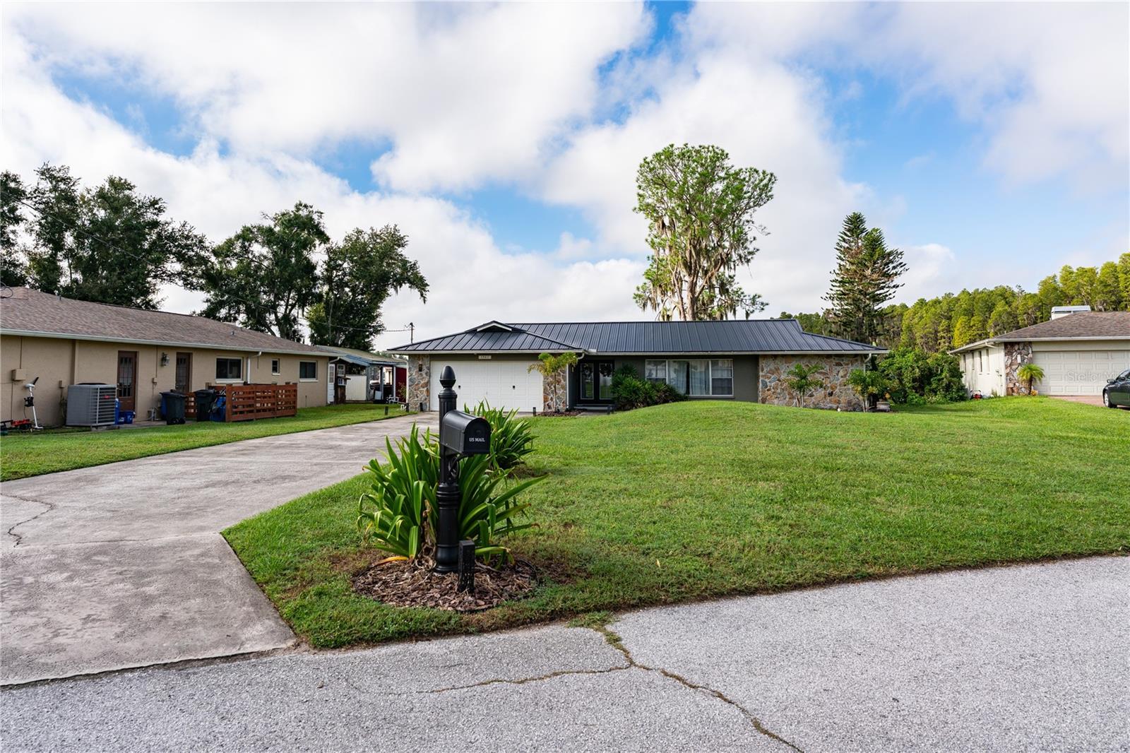 2963 LAKE SAXON DR