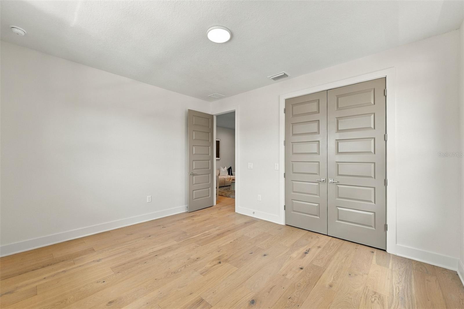 3203 W WYOMING AVE