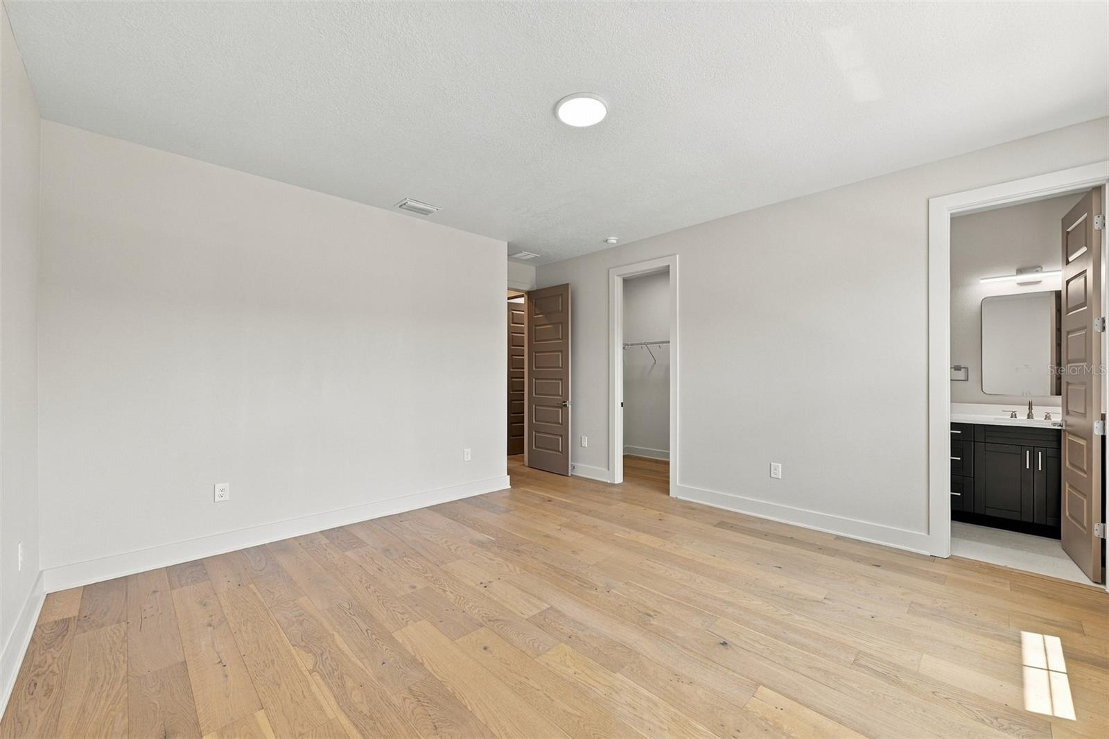 3203 W WYOMING AVE