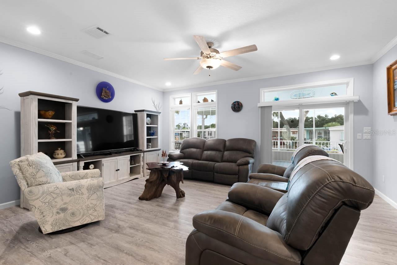 102 E SAINT LUCIA LOOP