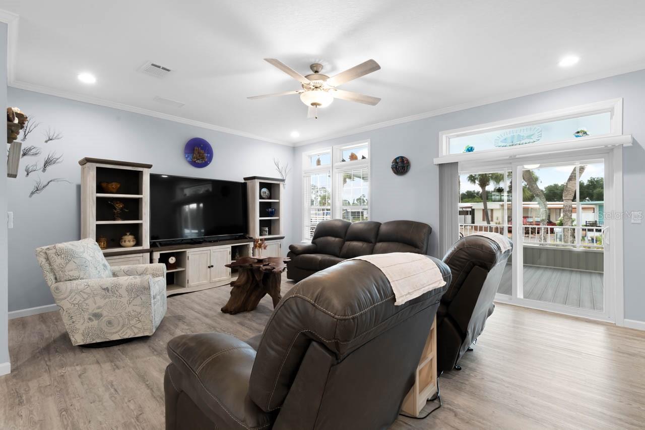 102 E SAINT LUCIA LOOP