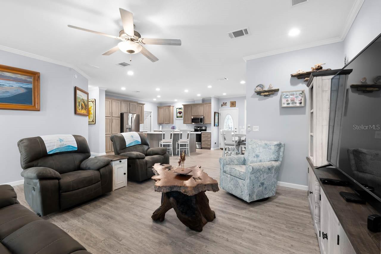 102 E SAINT LUCIA LOOP