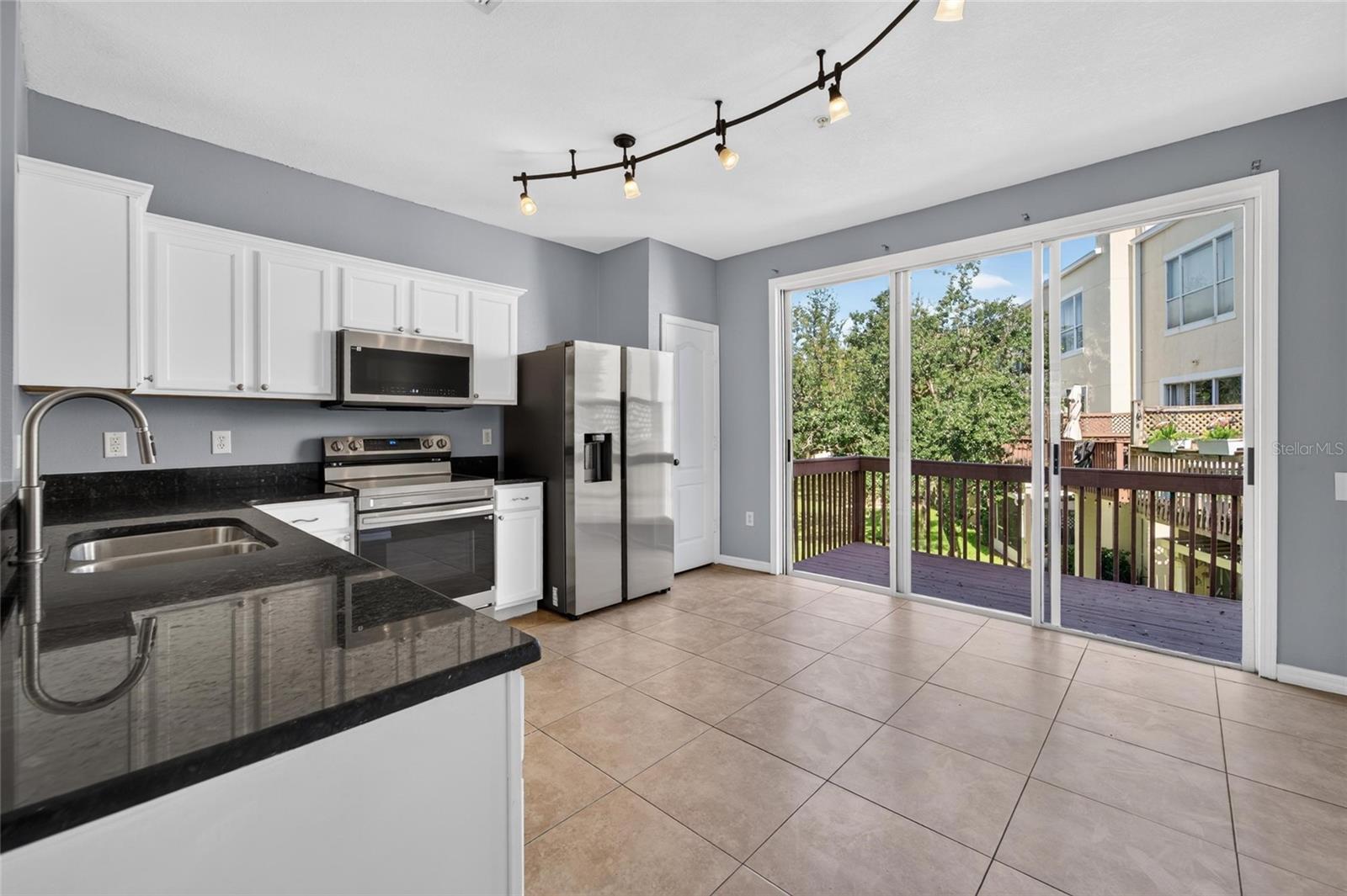 3186 BAYSHORE OAKS DR