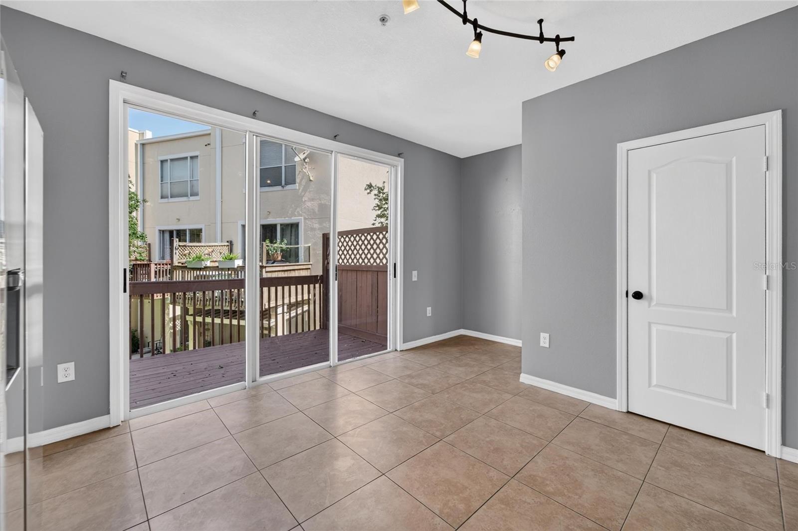 3186 BAYSHORE OAKS DR