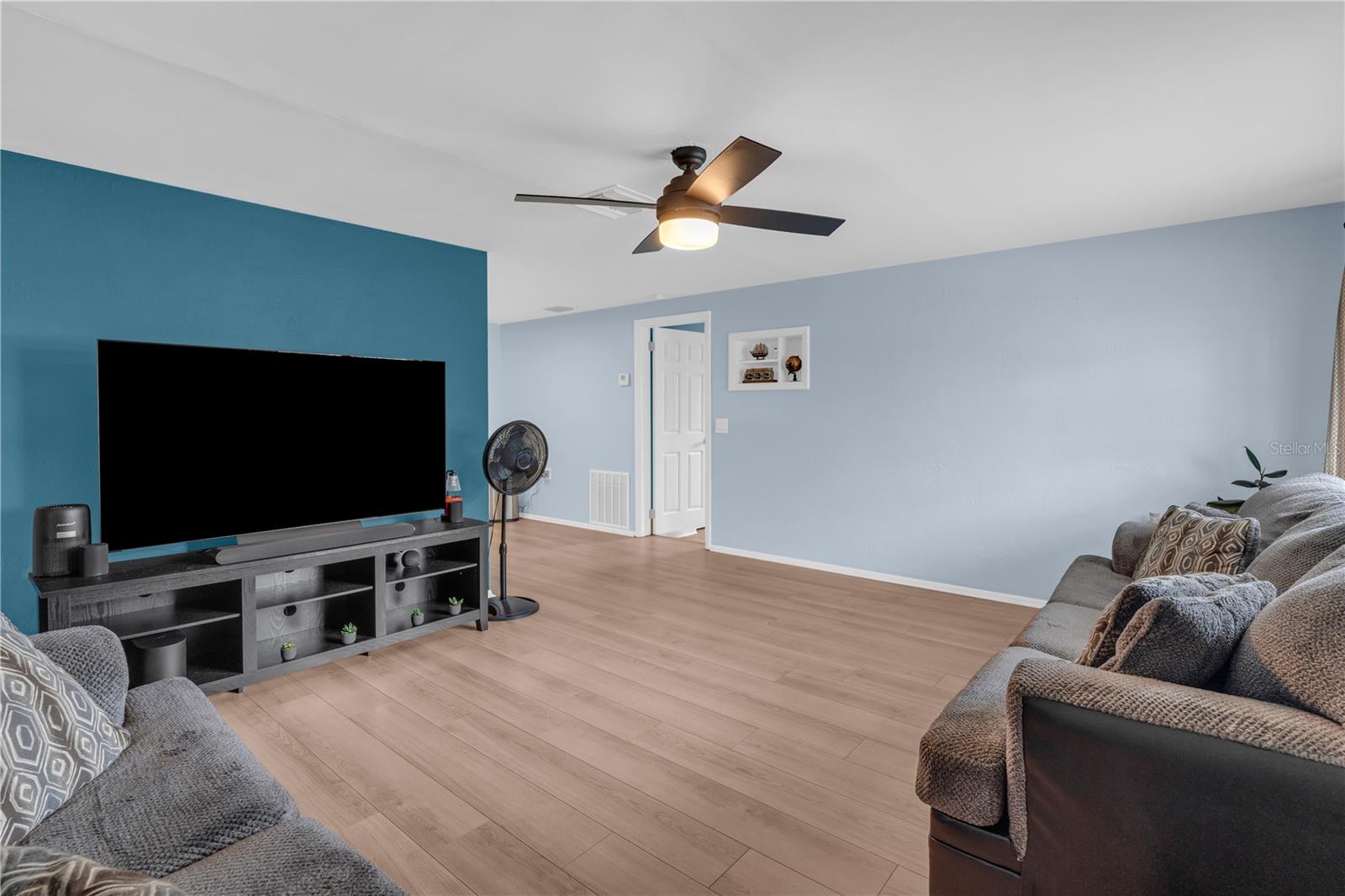 1400 JENNINGS DR