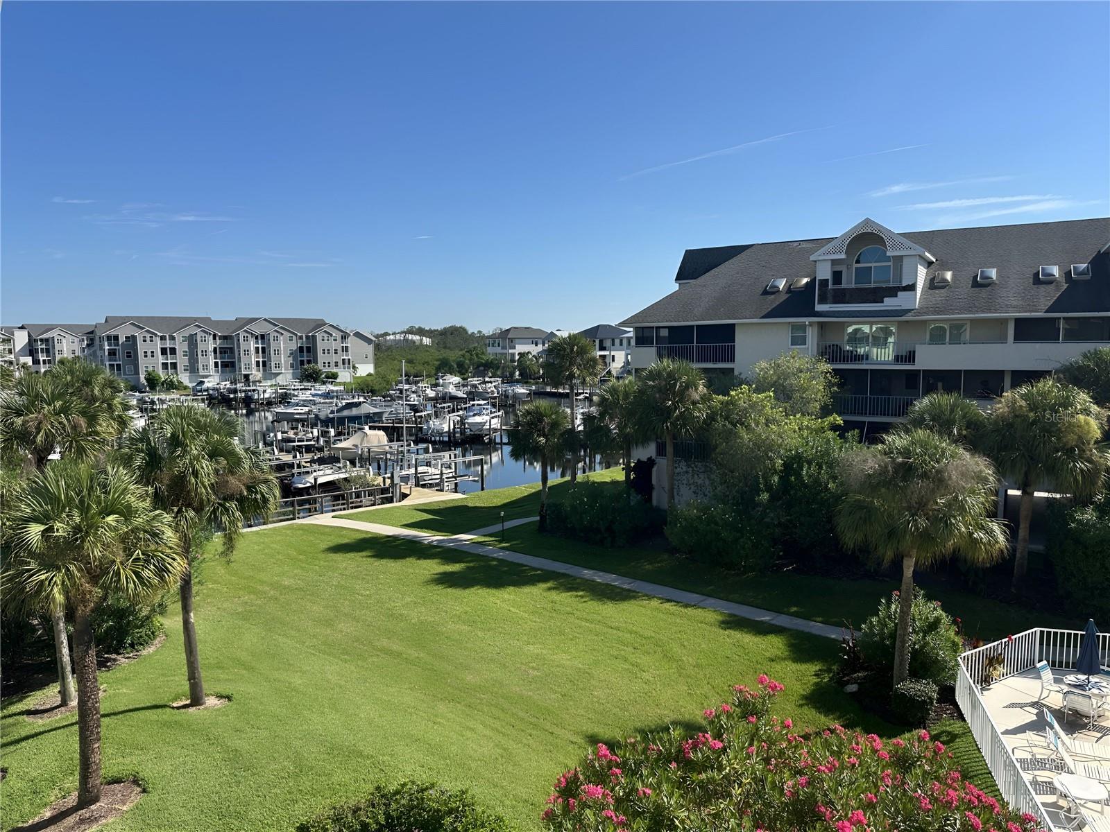 5537 SEA FOREST DR #304