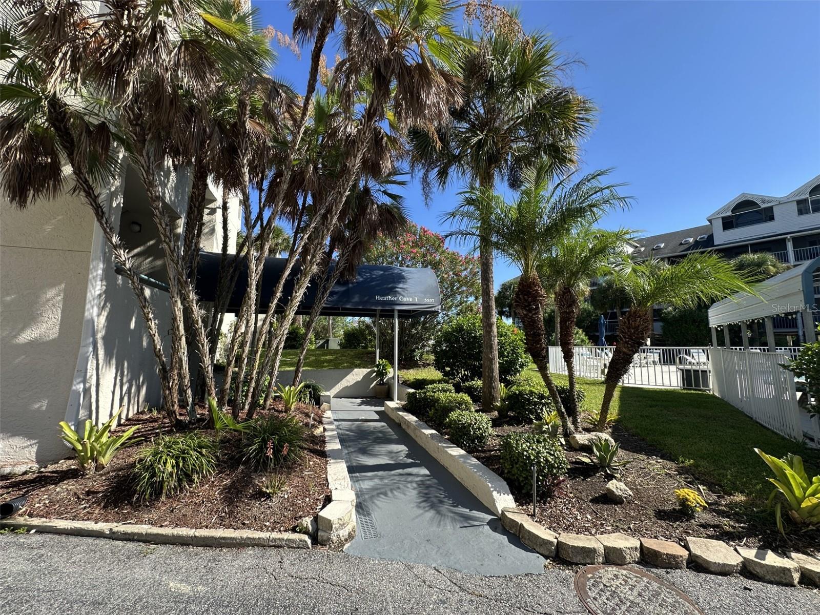 5537 SEA FOREST DR #304