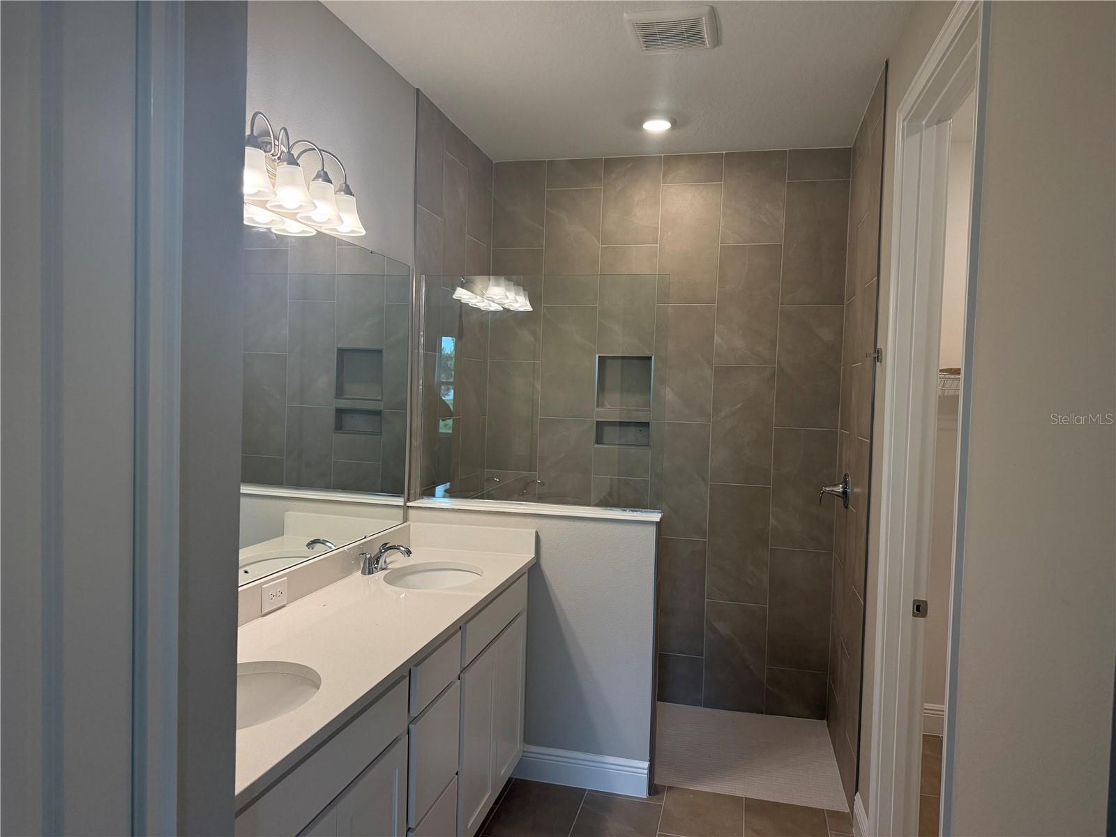 3704 NANDINA CIR