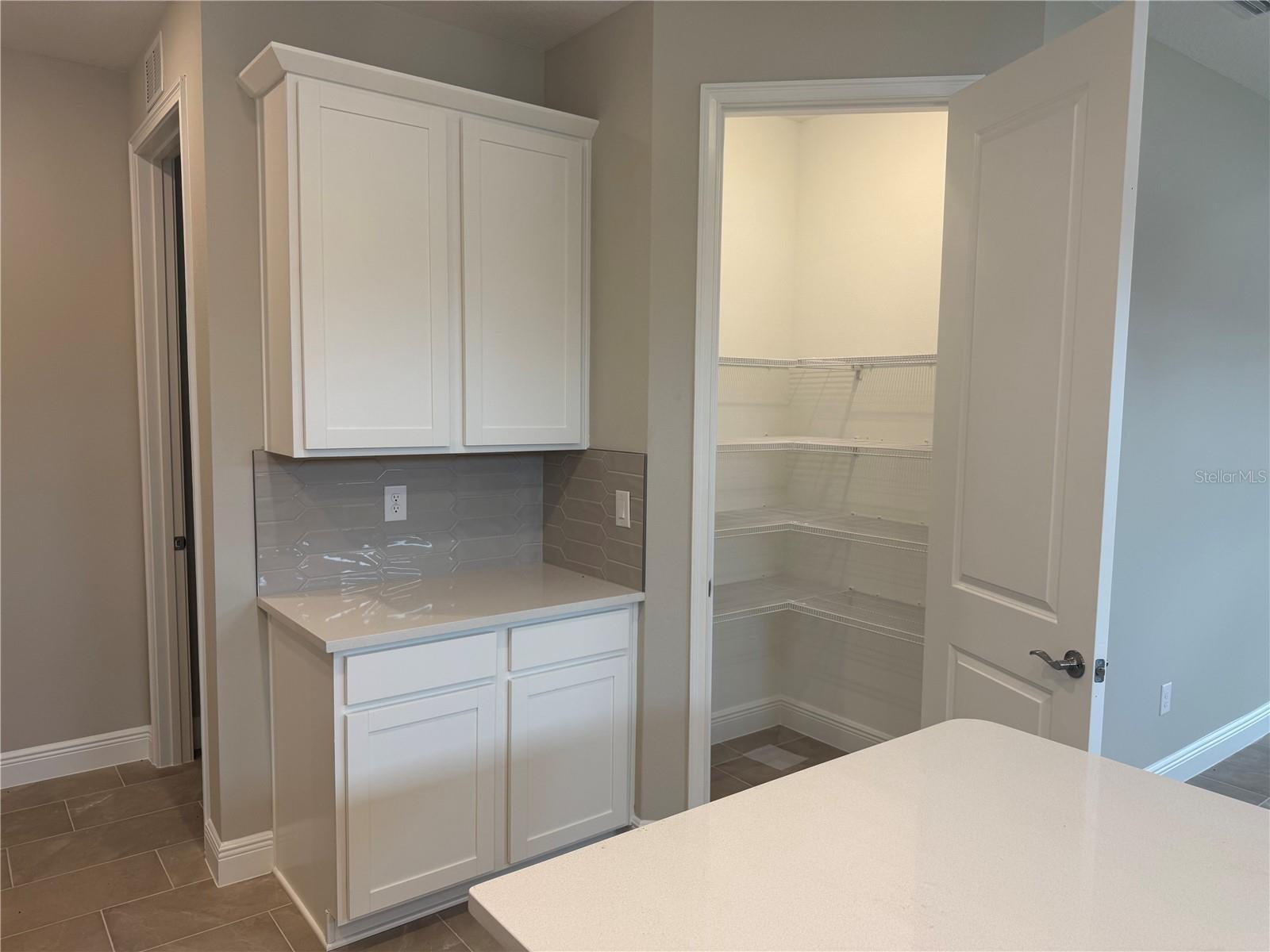 3704 NANDINA CIR