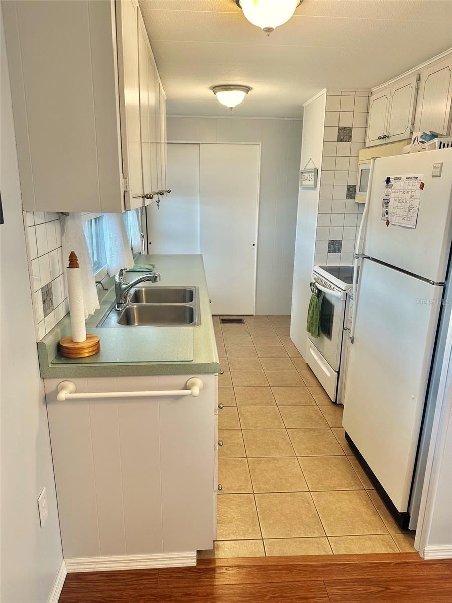 2000 E BAY DR #102