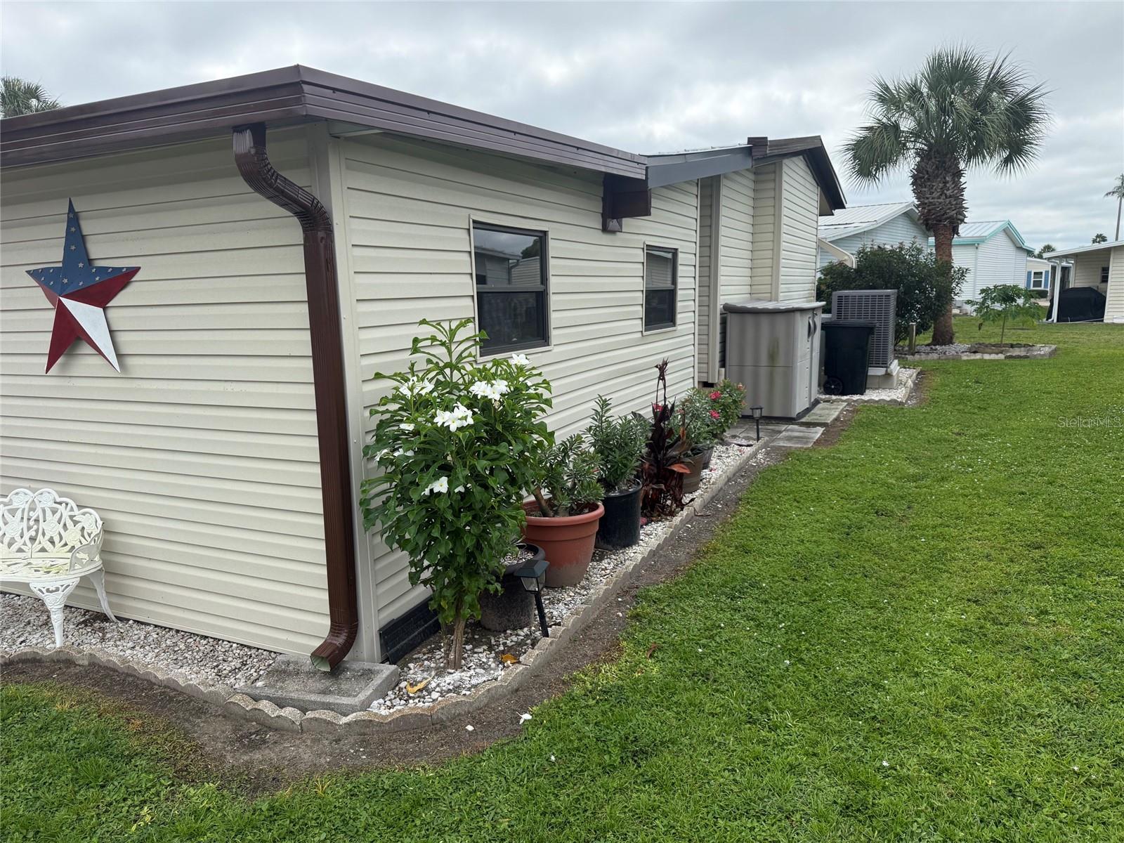 109 N SAINT THOMAS CIR