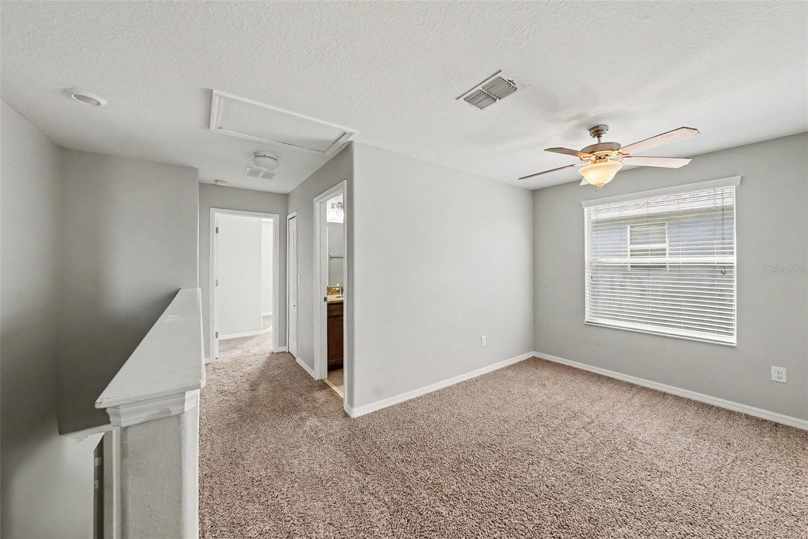 1904 HAWKS VIEW DR