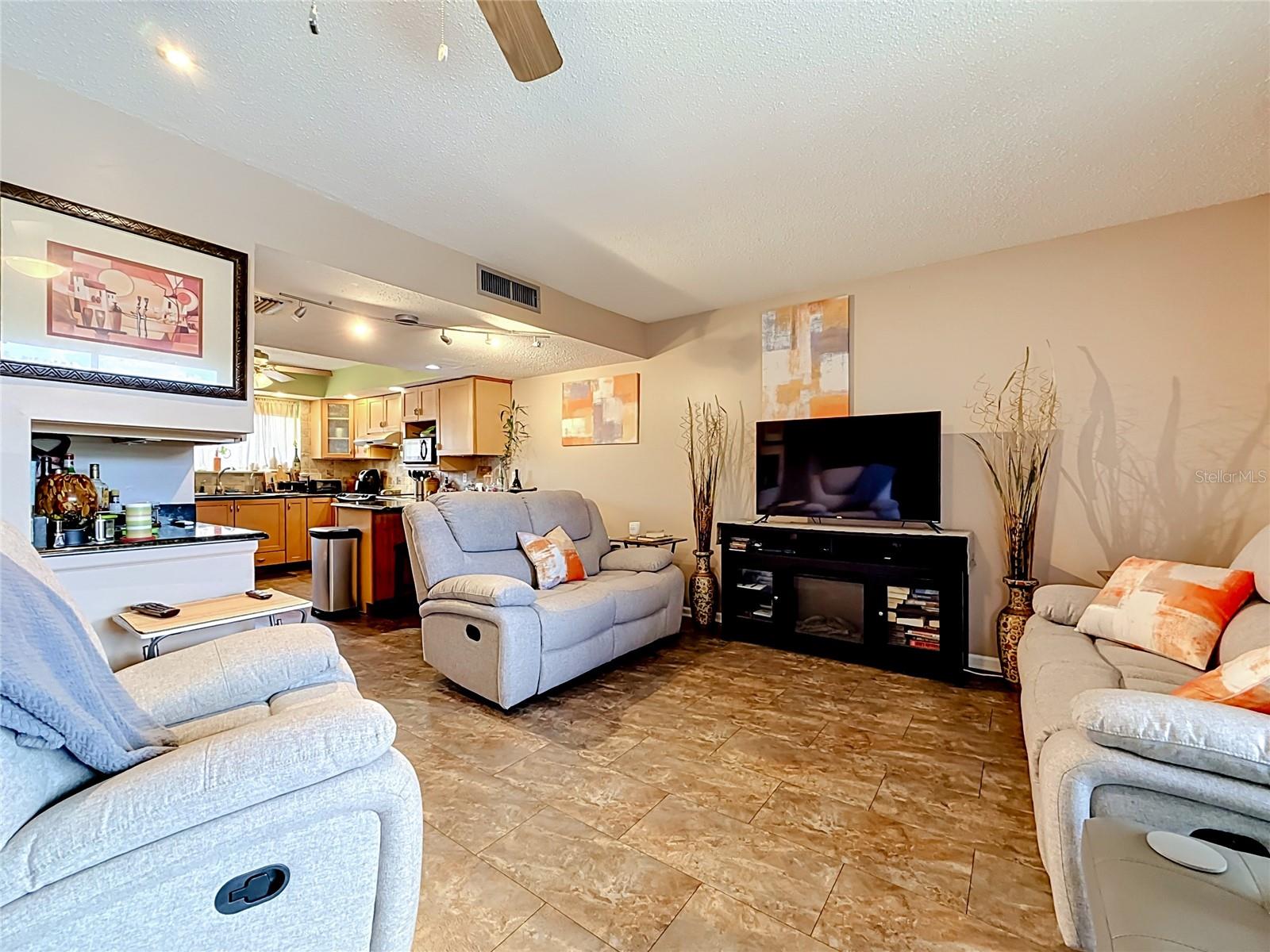 6305 NEWTOWN CIR #5B4