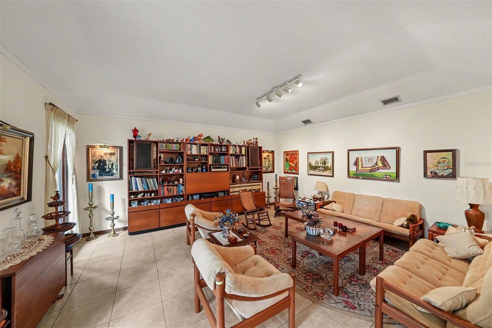 201 WILD OAK DR