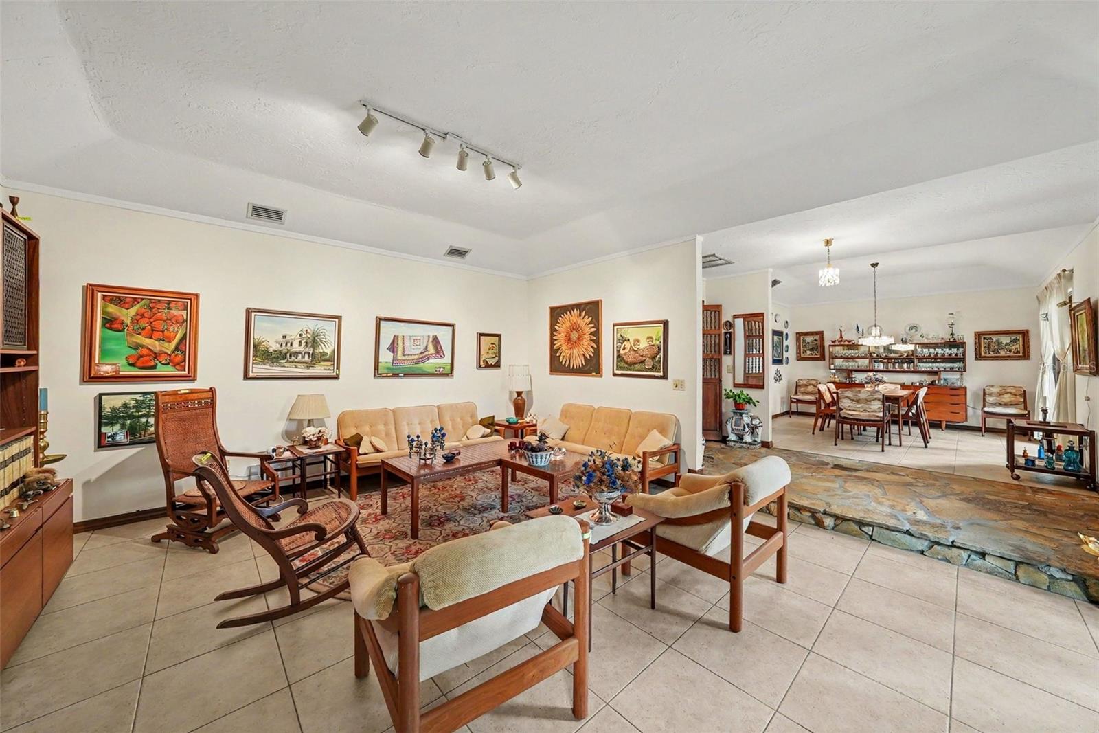 201 WILD OAK DR