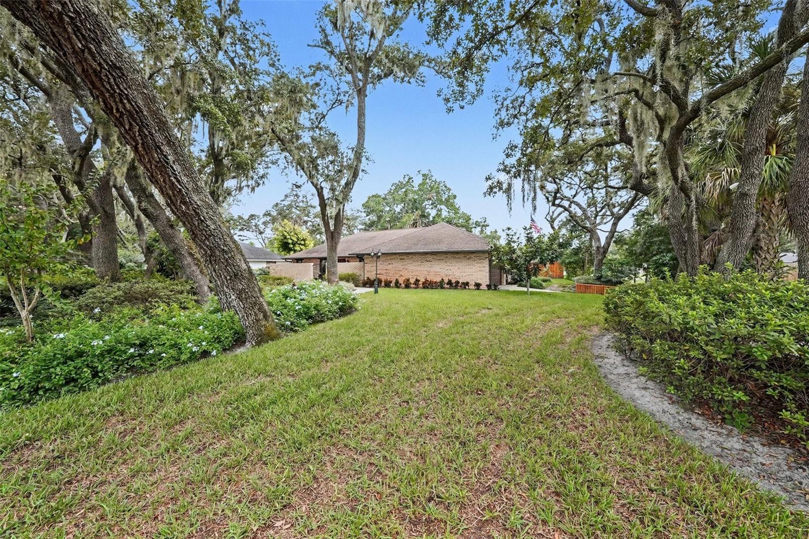 201 WILD OAK DR