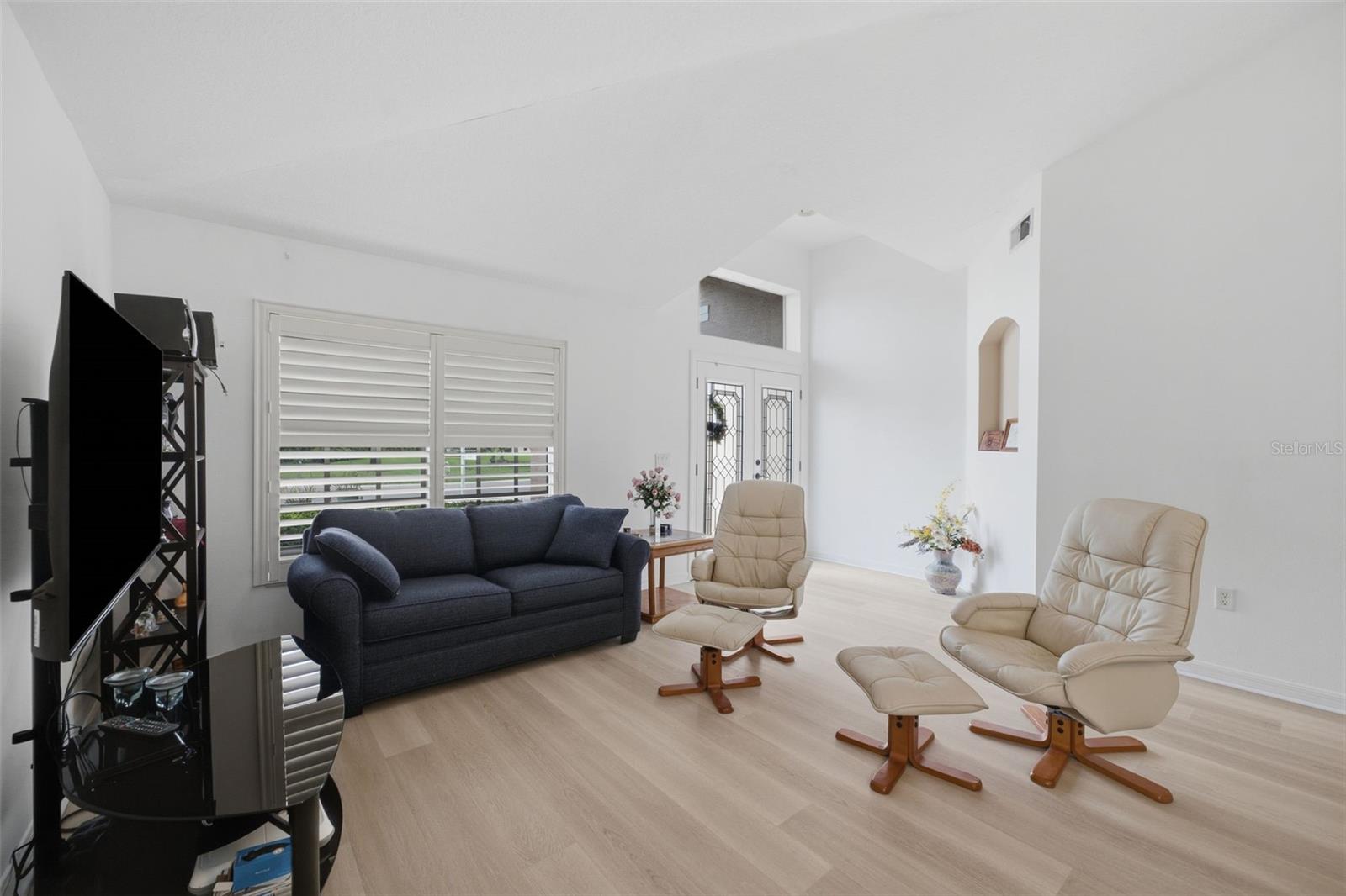 1201 DUSTAN PL