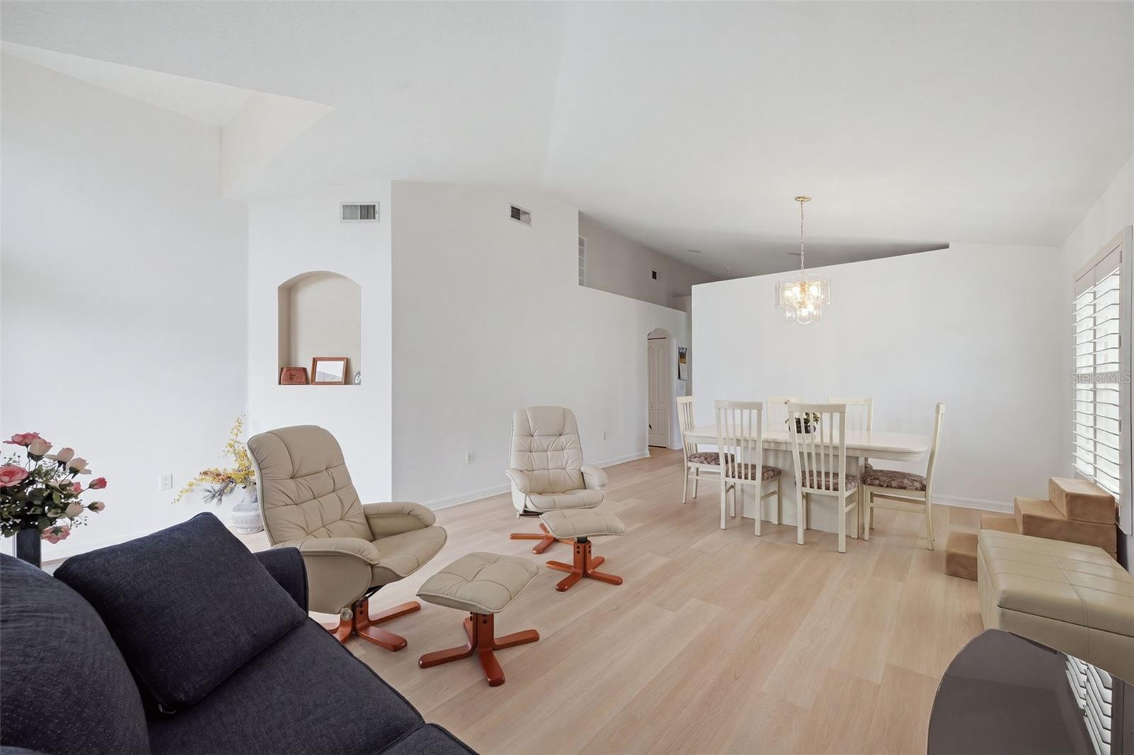 1201 DUSTAN PL