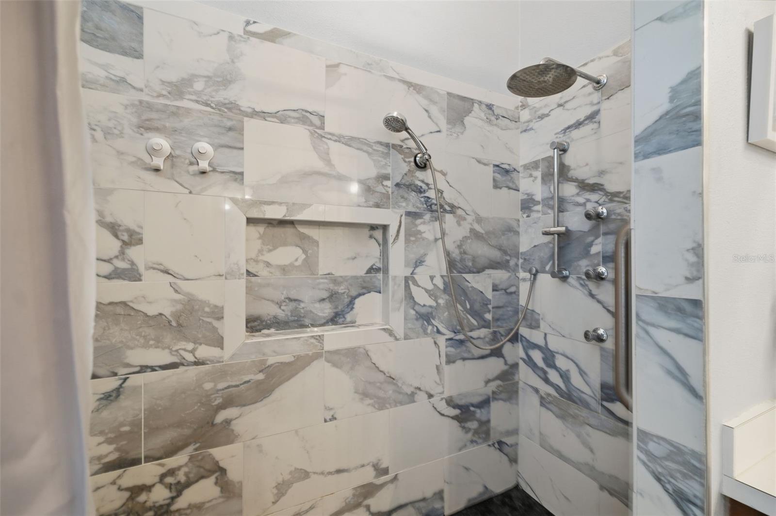 1201 DUSTAN PL