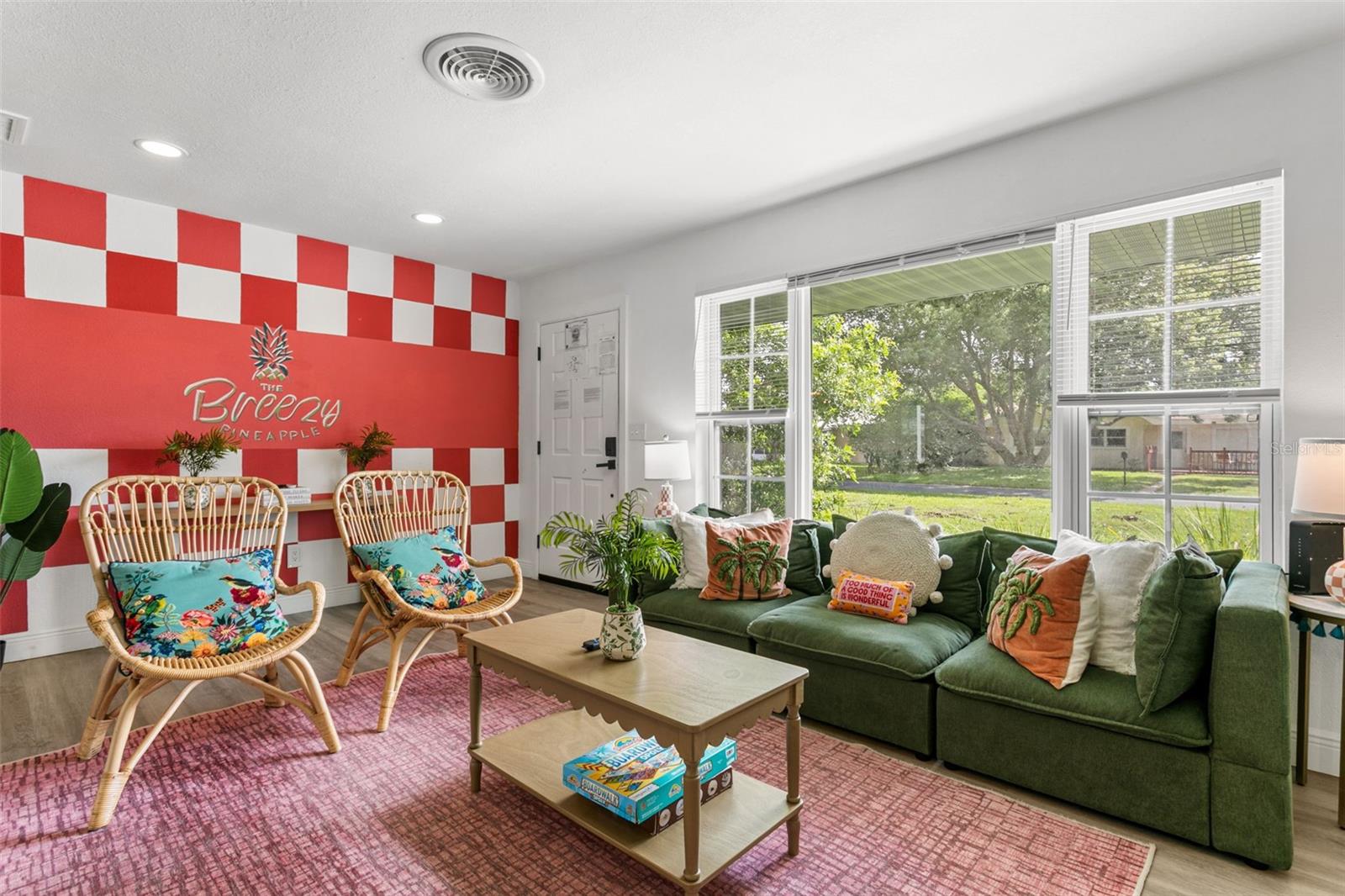 412 DEVILLE DR E