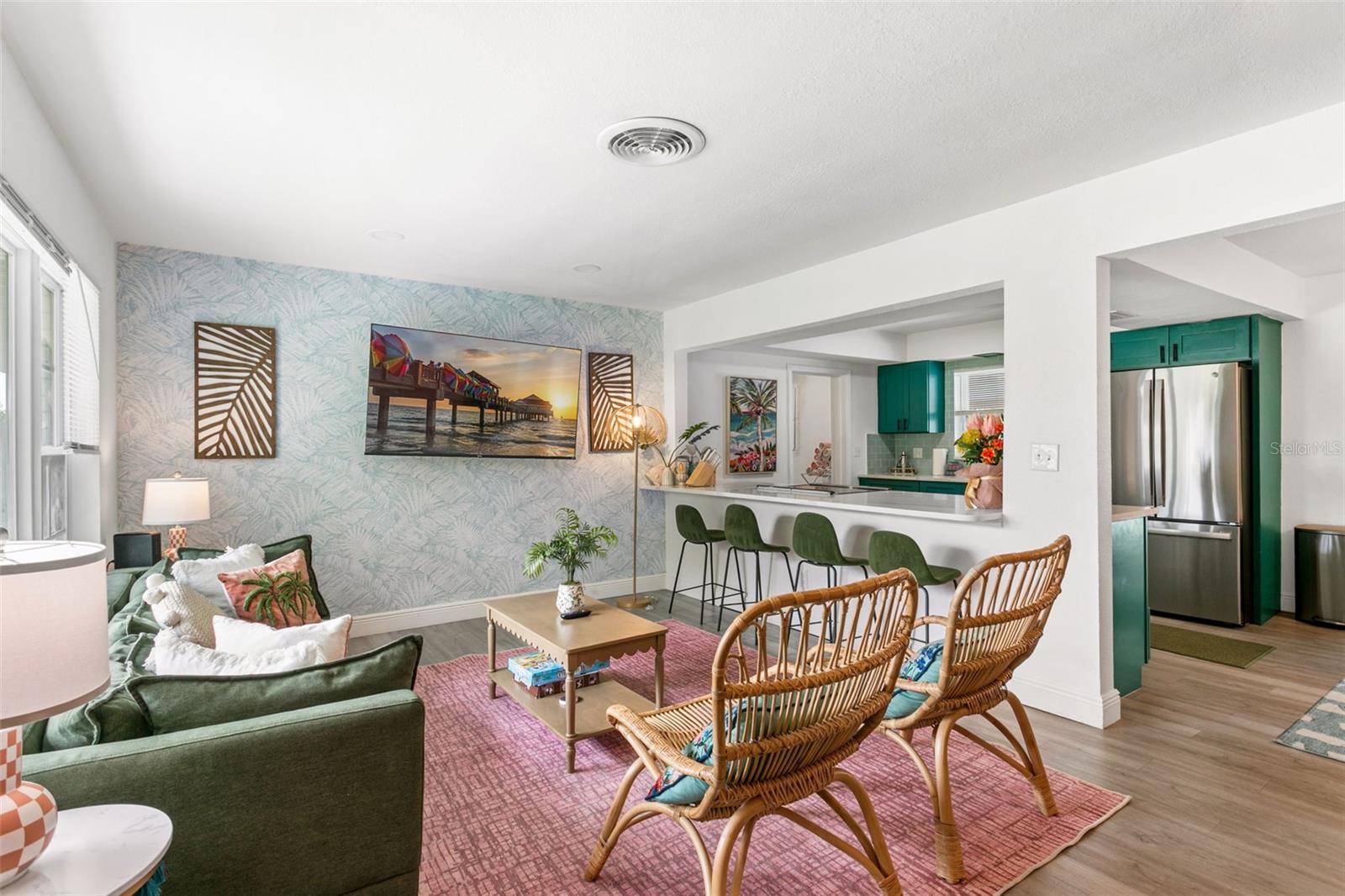 412 DEVILLE DR E