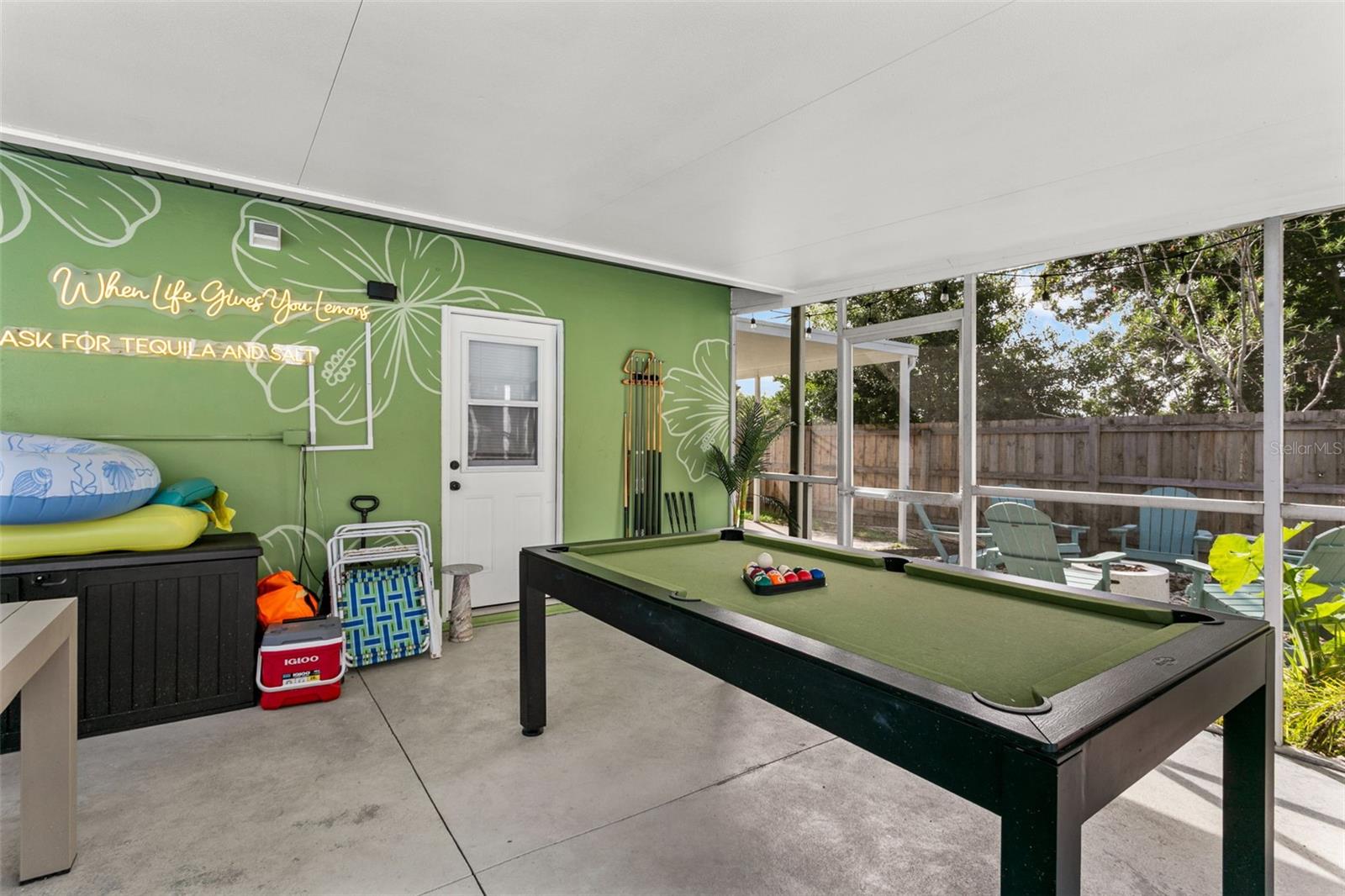 412 DEVILLE DR E
