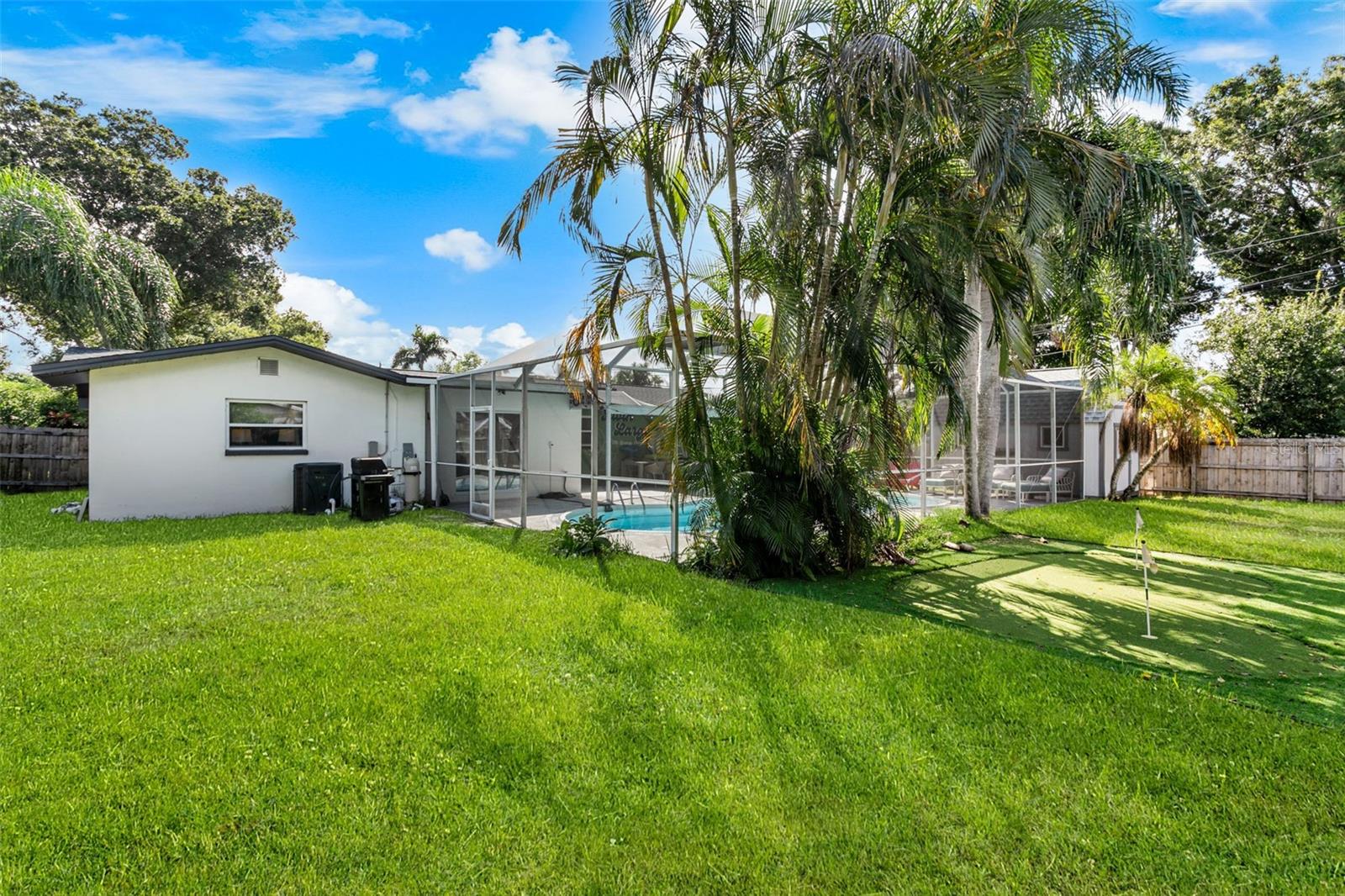 412 DEVILLE DR E