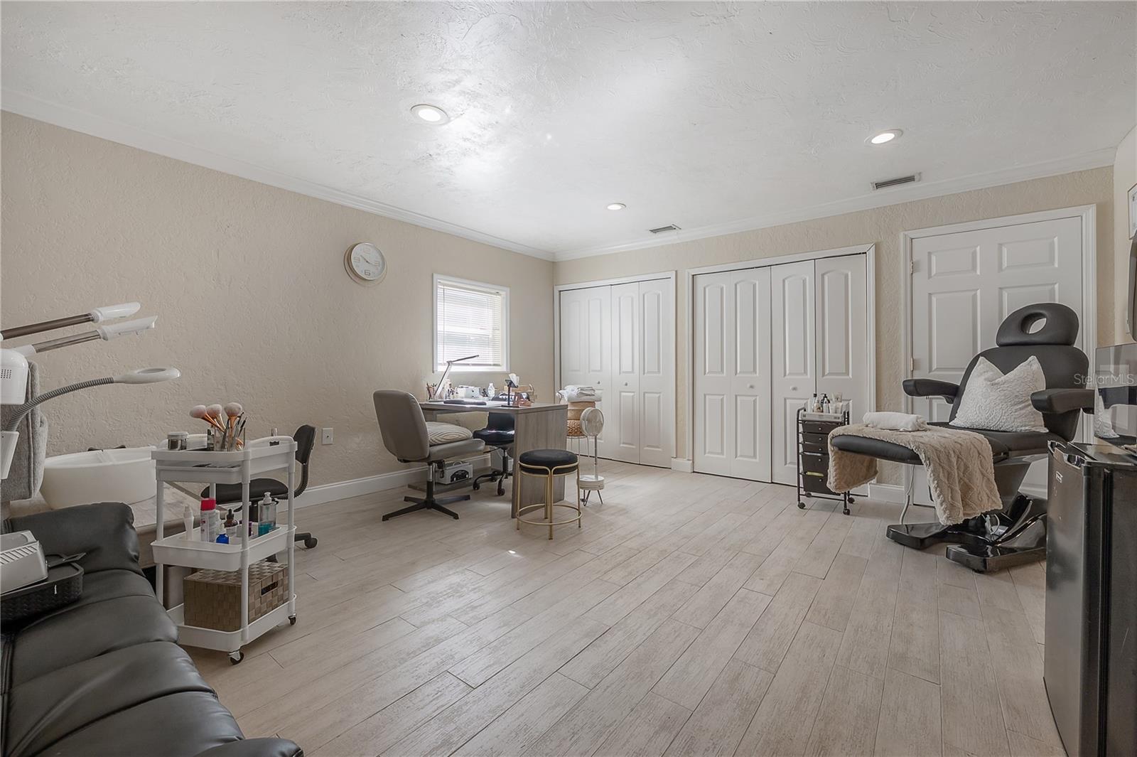 3138 W EUCLID AVE