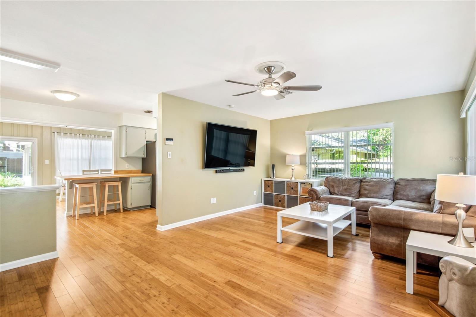 422 W LOUISIANA AVE
