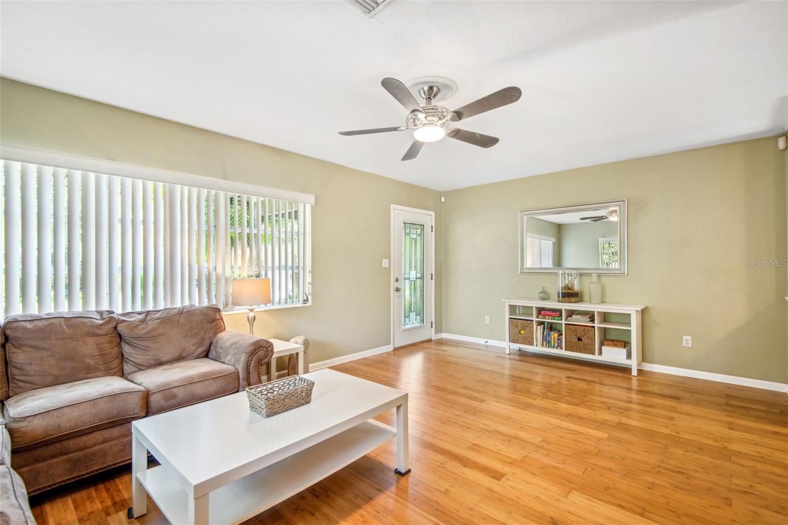422 W LOUISIANA AVE