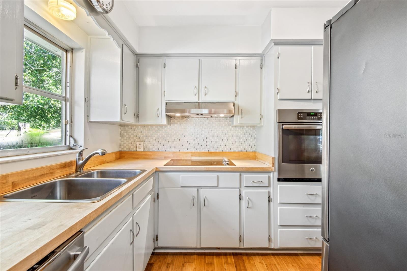 422 W LOUISIANA AVE