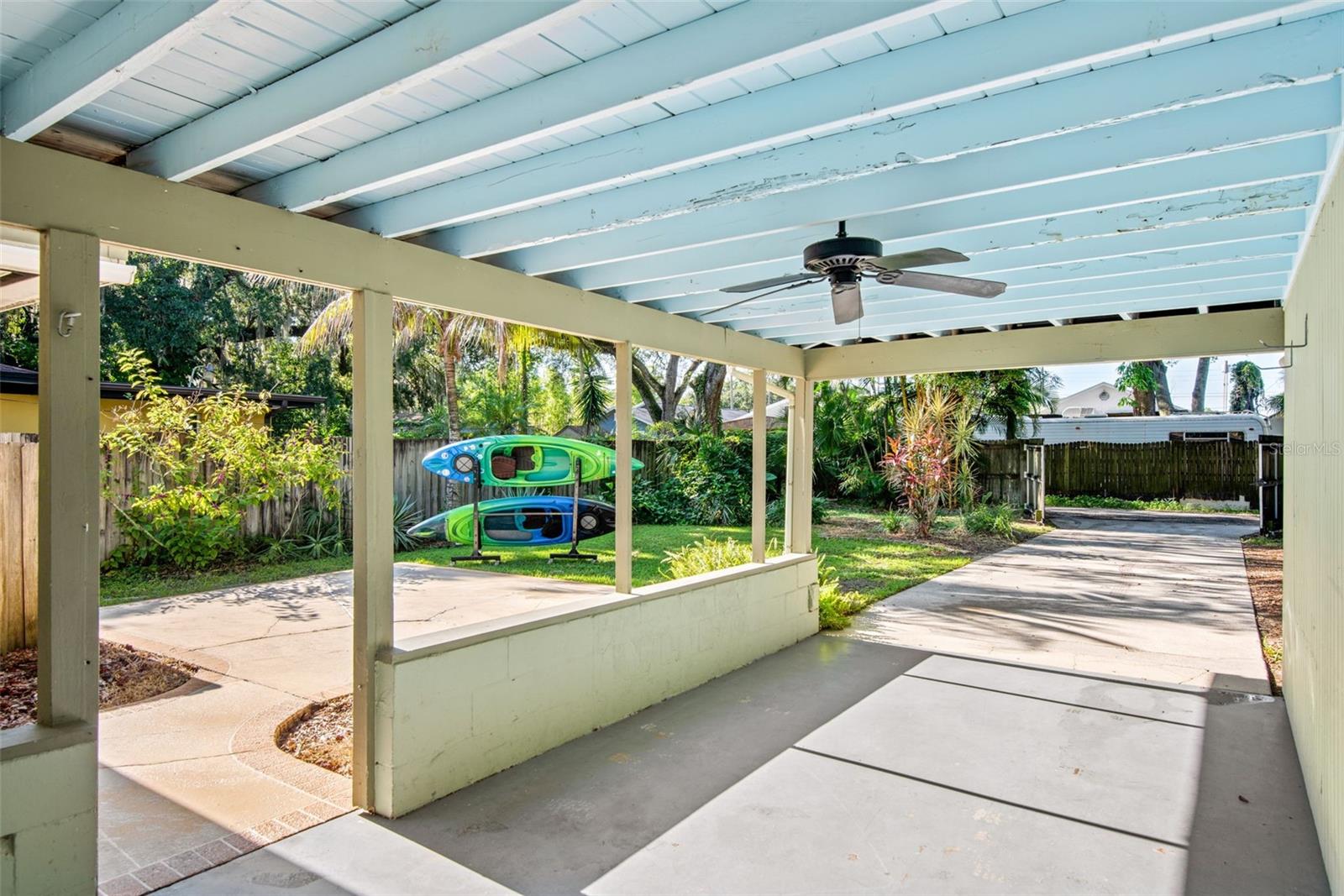 422 W LOUISIANA AVE