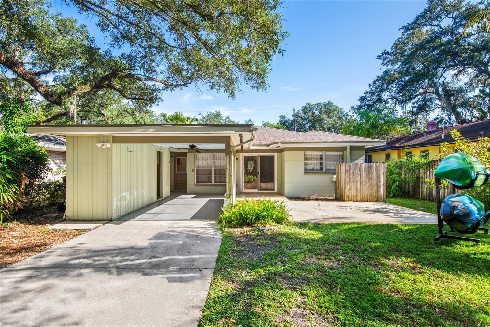 422 W LOUISIANA AVE