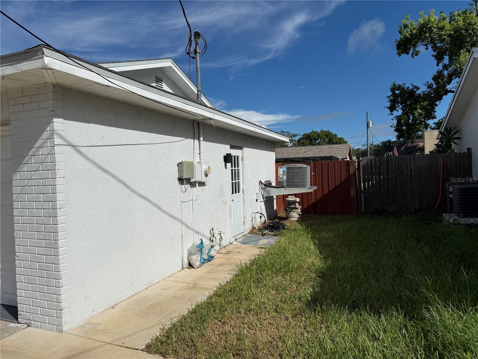 8611 LONGBOAT LN