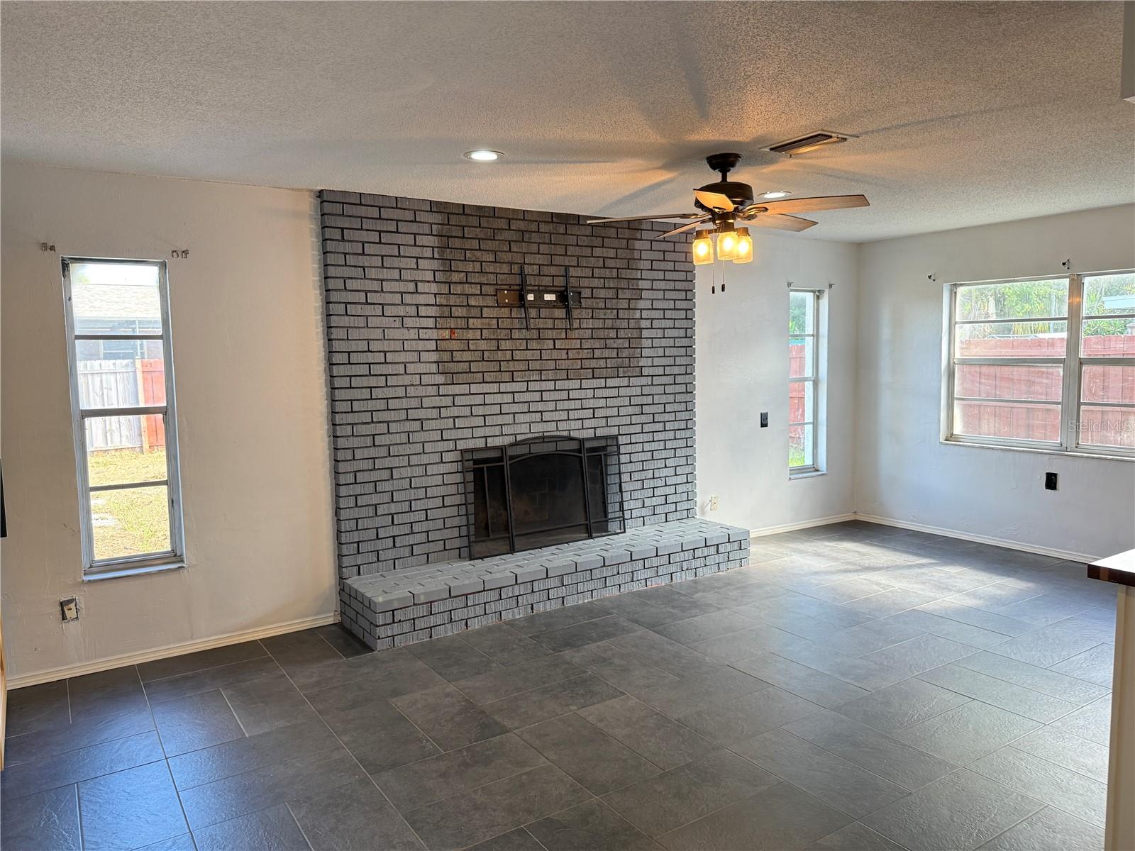 8611 LONGBOAT LN
