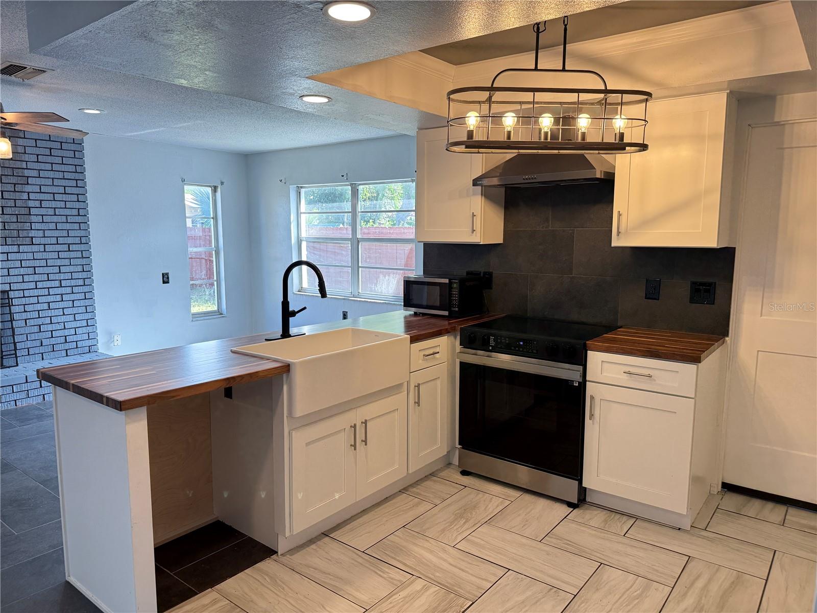 8611 LONGBOAT LN