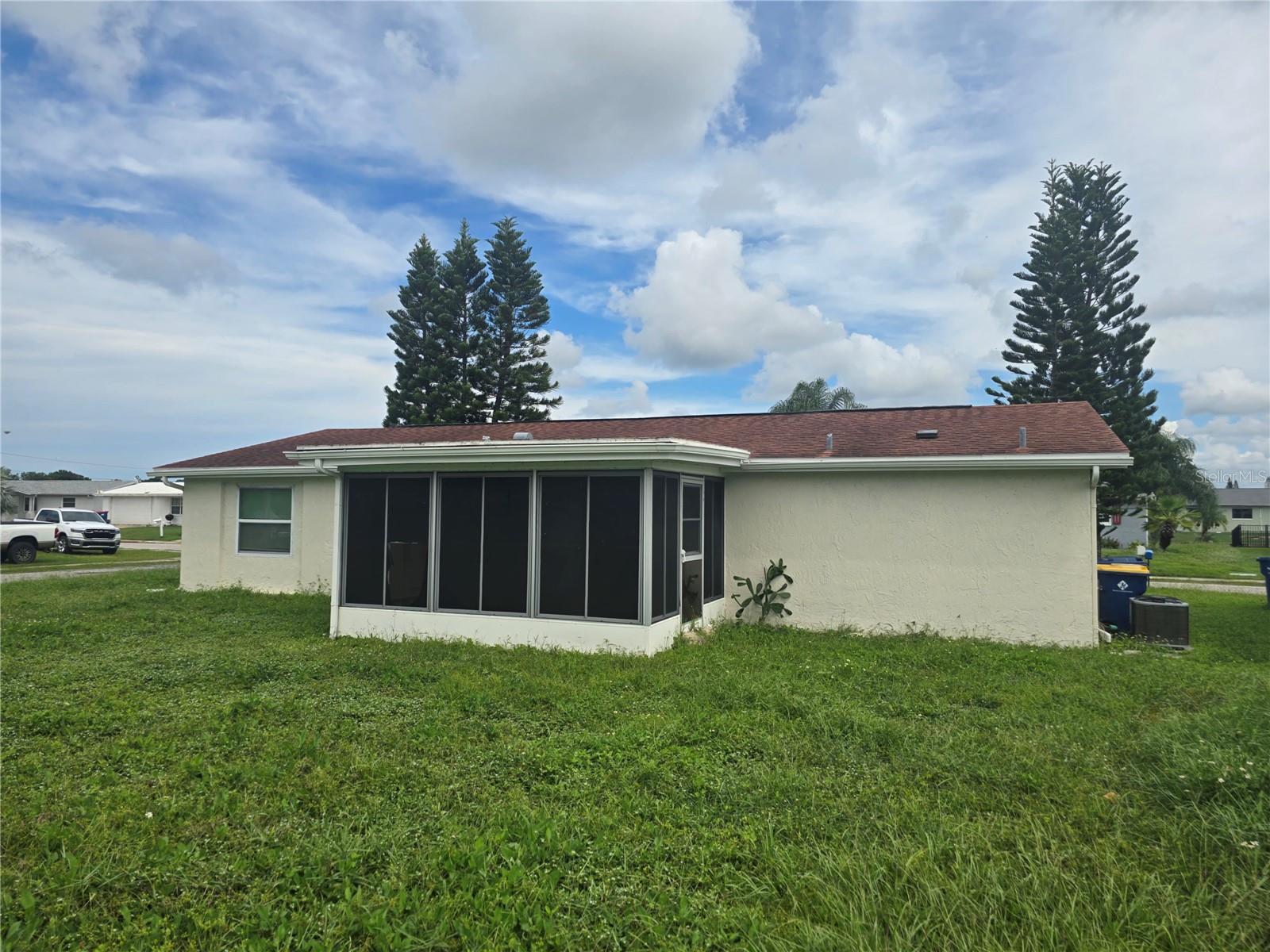 2055 NORFOLK DR