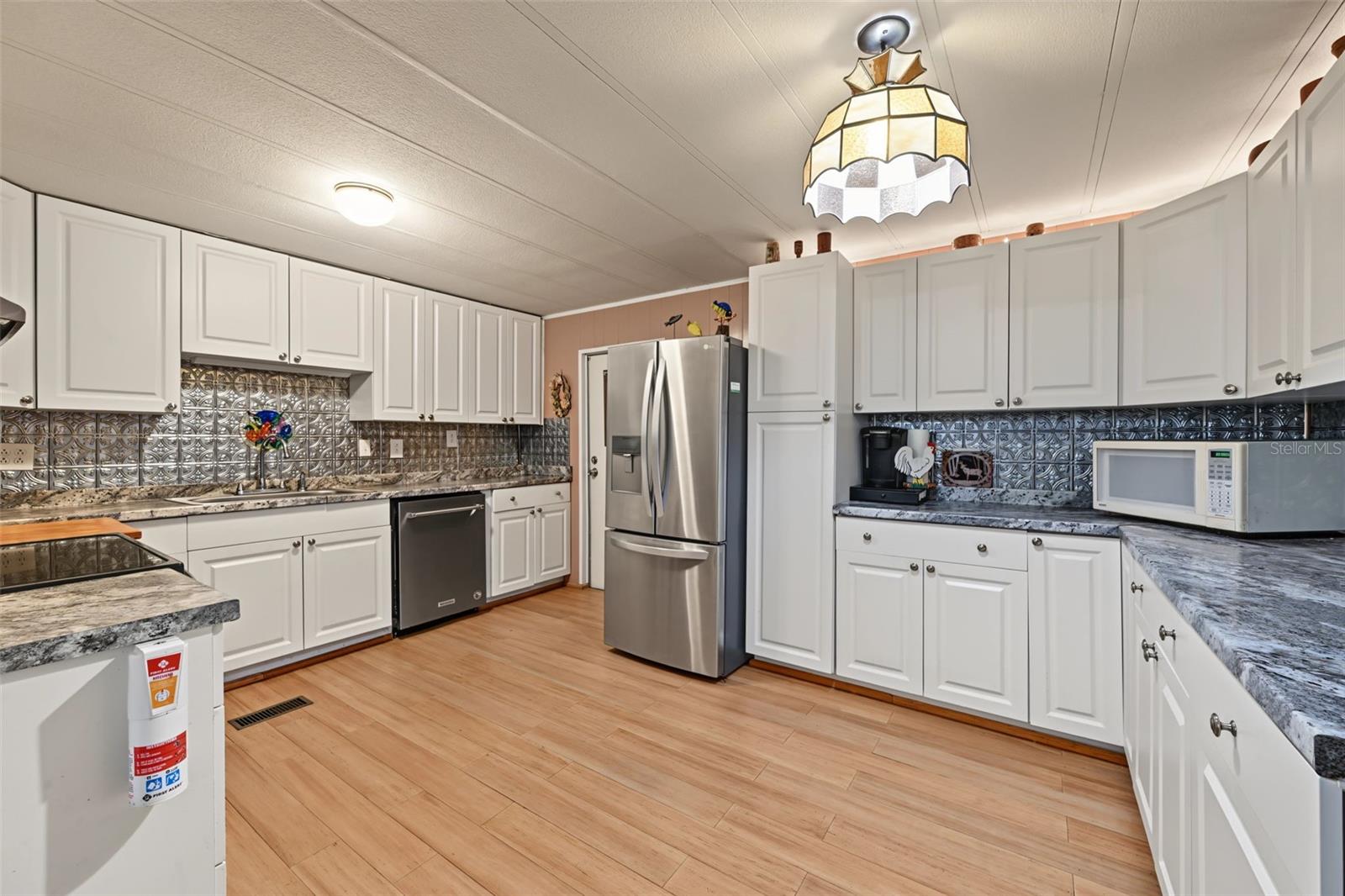 3207 BREWSTER DR