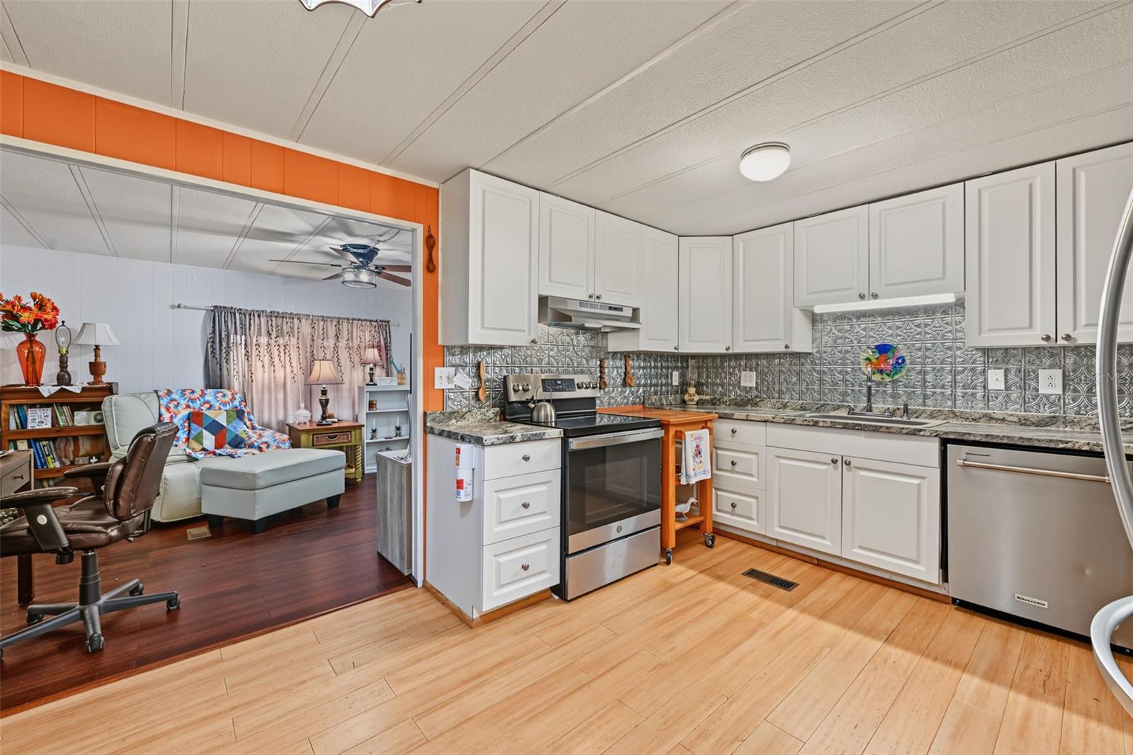 3207 BREWSTER DR